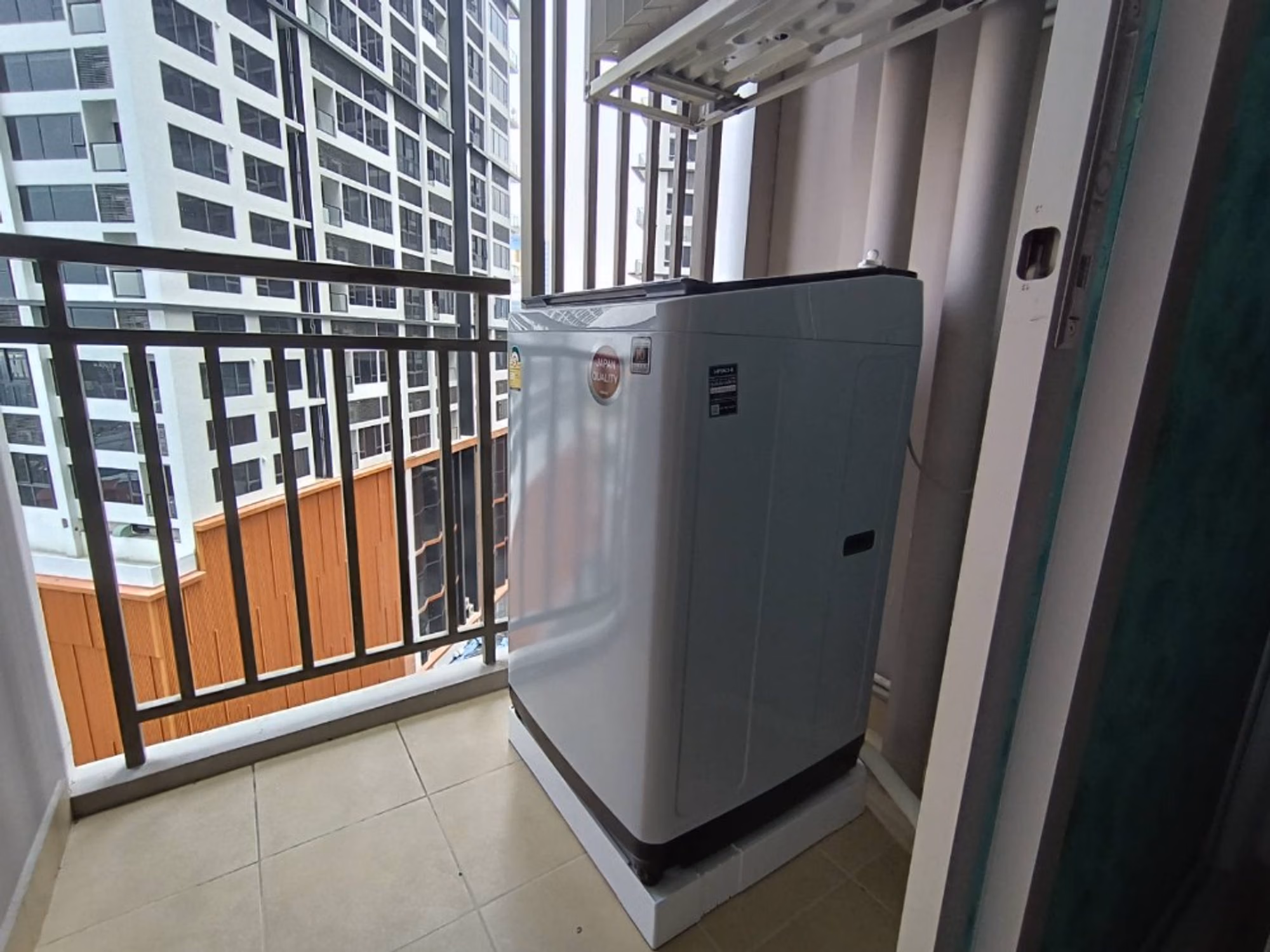 1 Bed Condo for Rent in Huai Khwang - Image 5