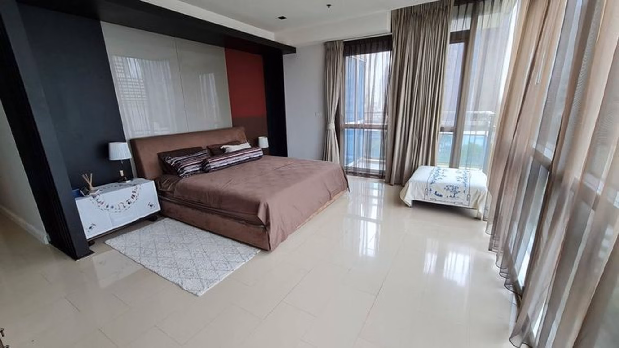 3 Bed Condo for Sale Near Phloen Chit BTS - Image 6