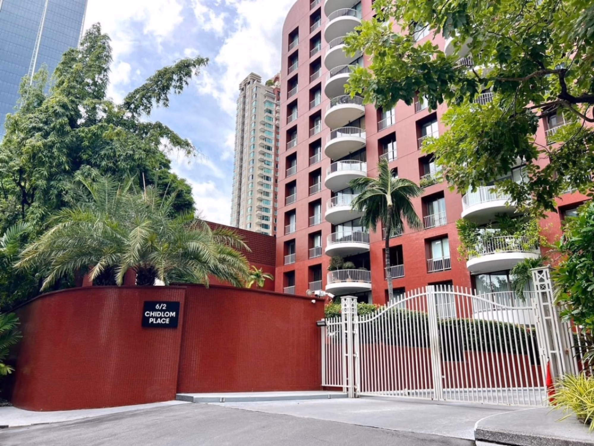 2 Bed Condo for Sale in Pathum Wan - Image 1