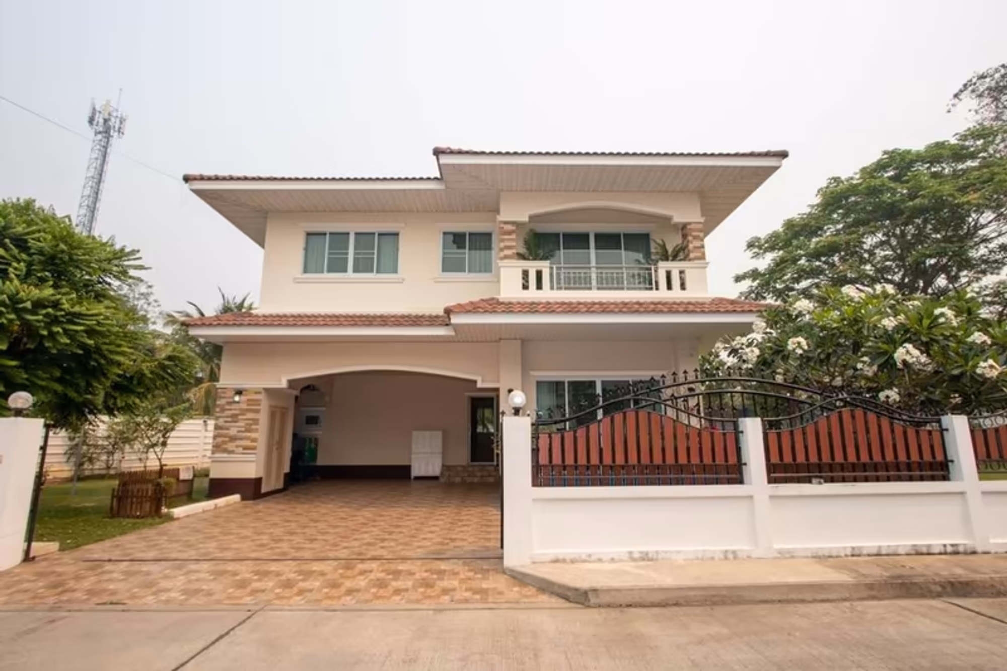 Detached House - Image 4