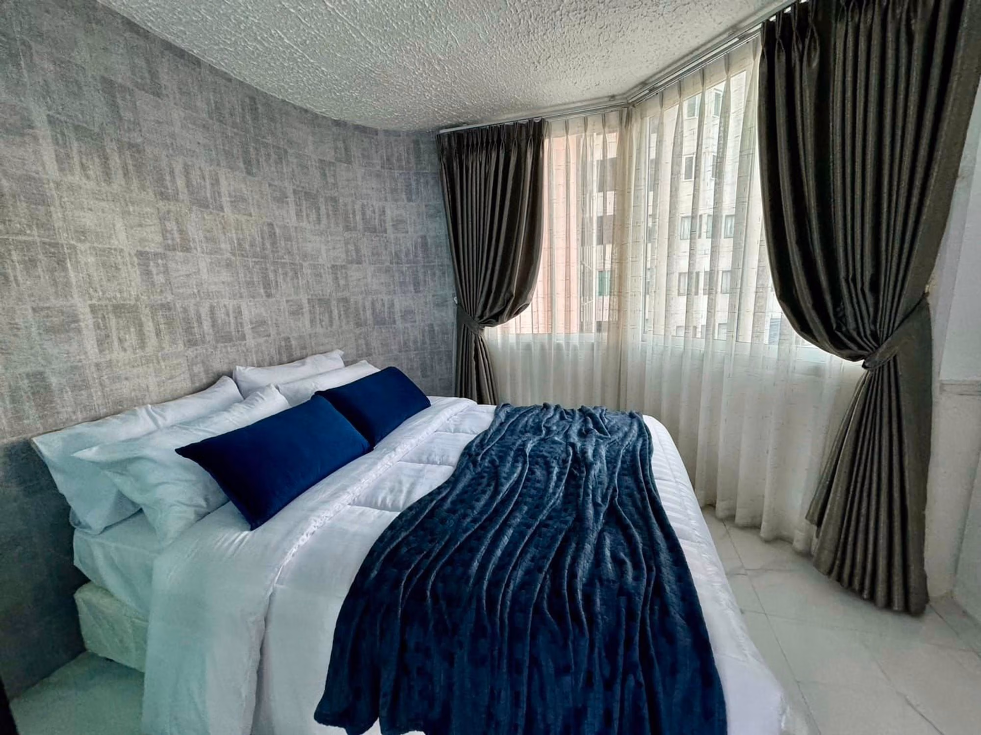 Condo - Image 11