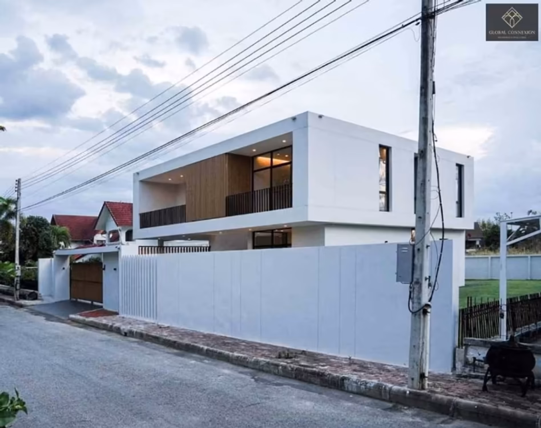 4 Bedroom House - Image 23