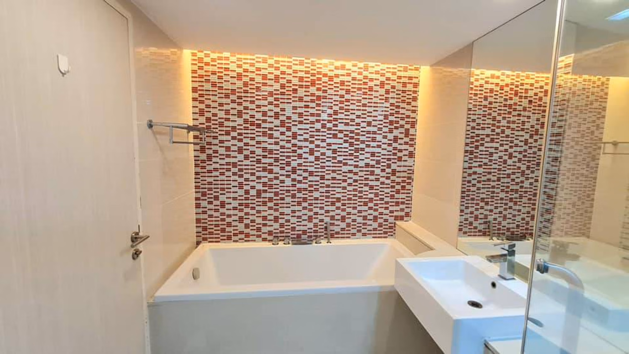 Condo - Image 8