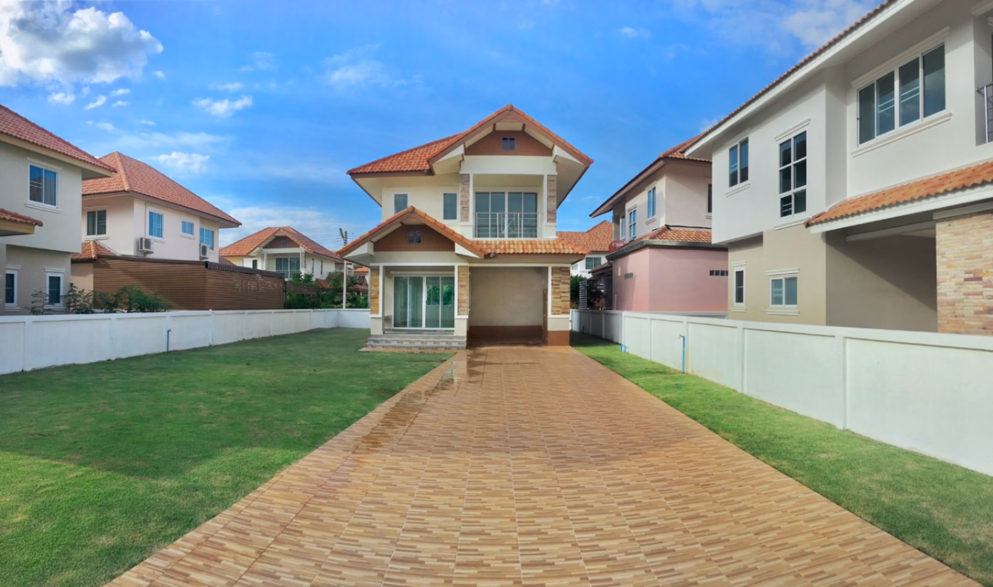 3 Bed House for Sale in San Kamphaeng - Image 1