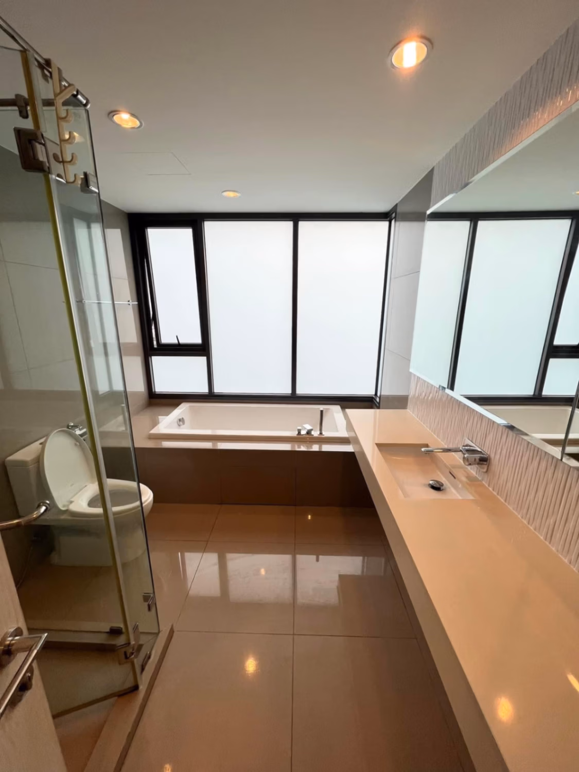 2 Bed Condo for Sale in Khlong Toei - Image 17