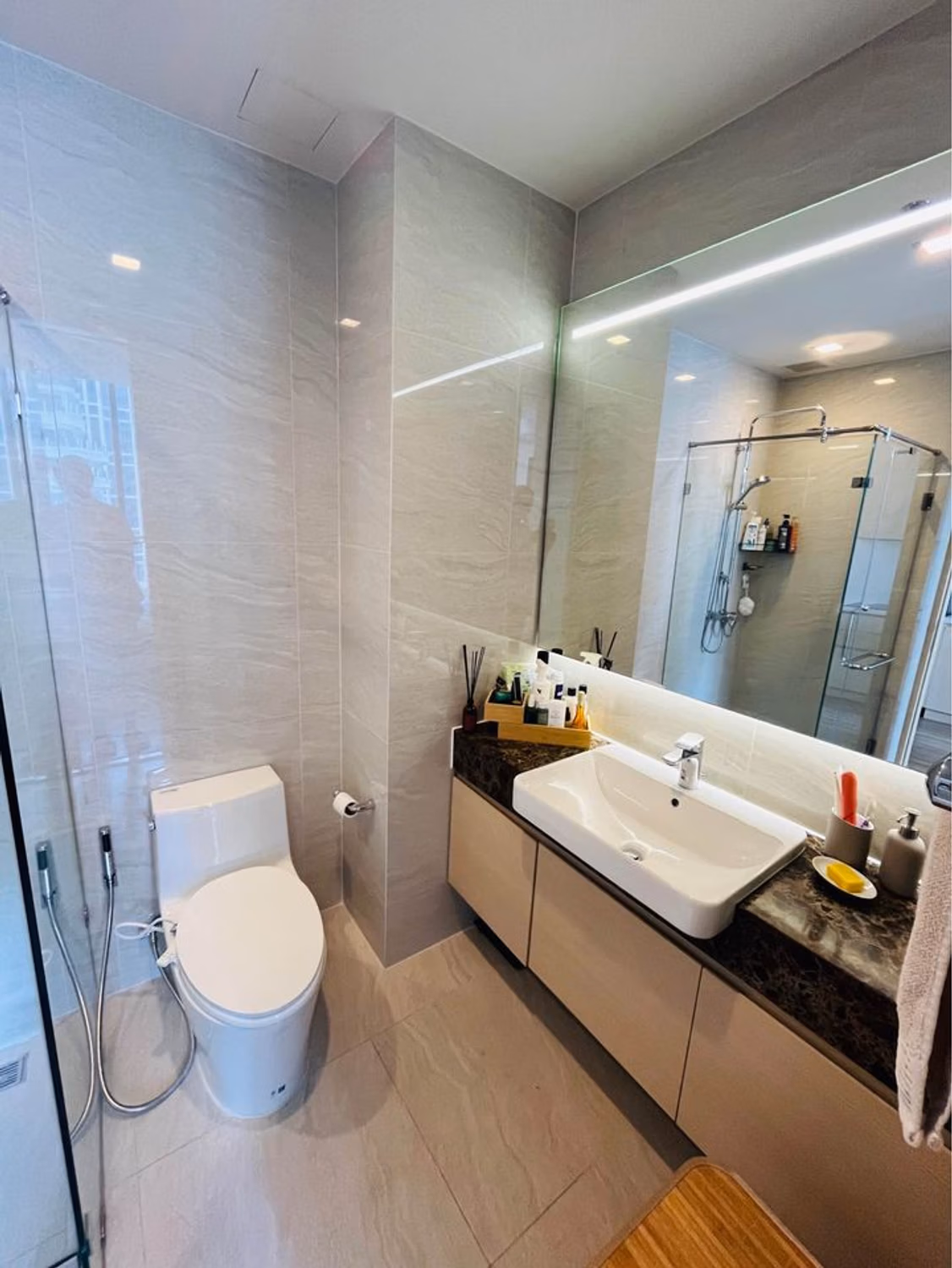 Condo for Rent at Noble State 39 - Image 6