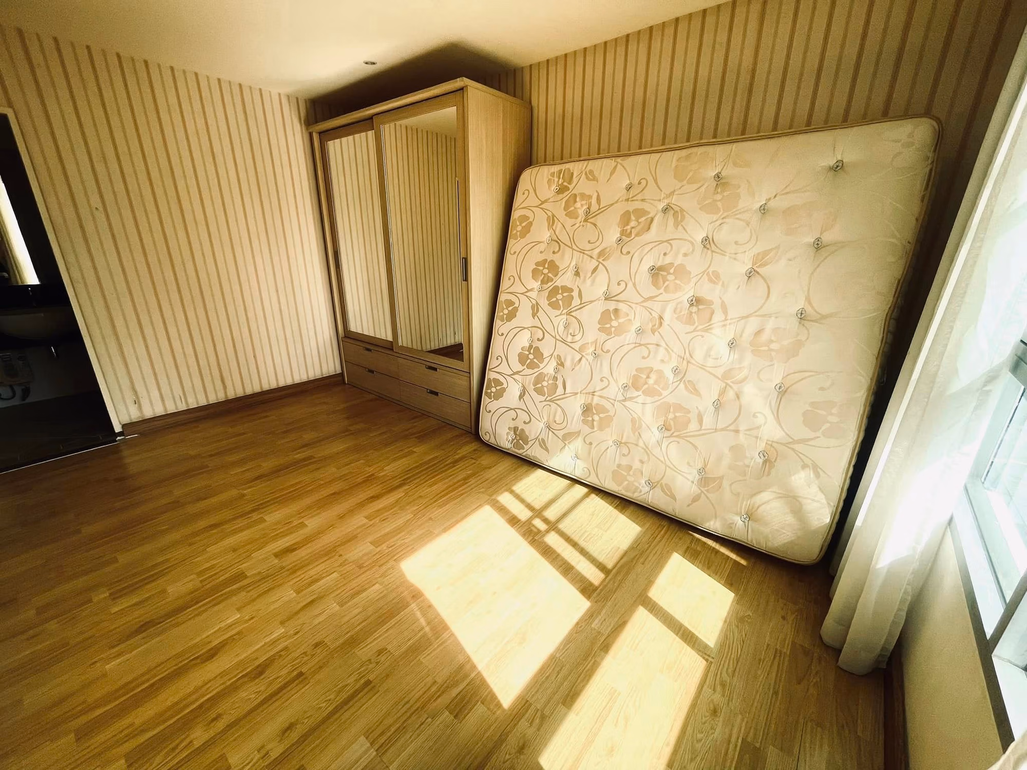 Condo - Image 7