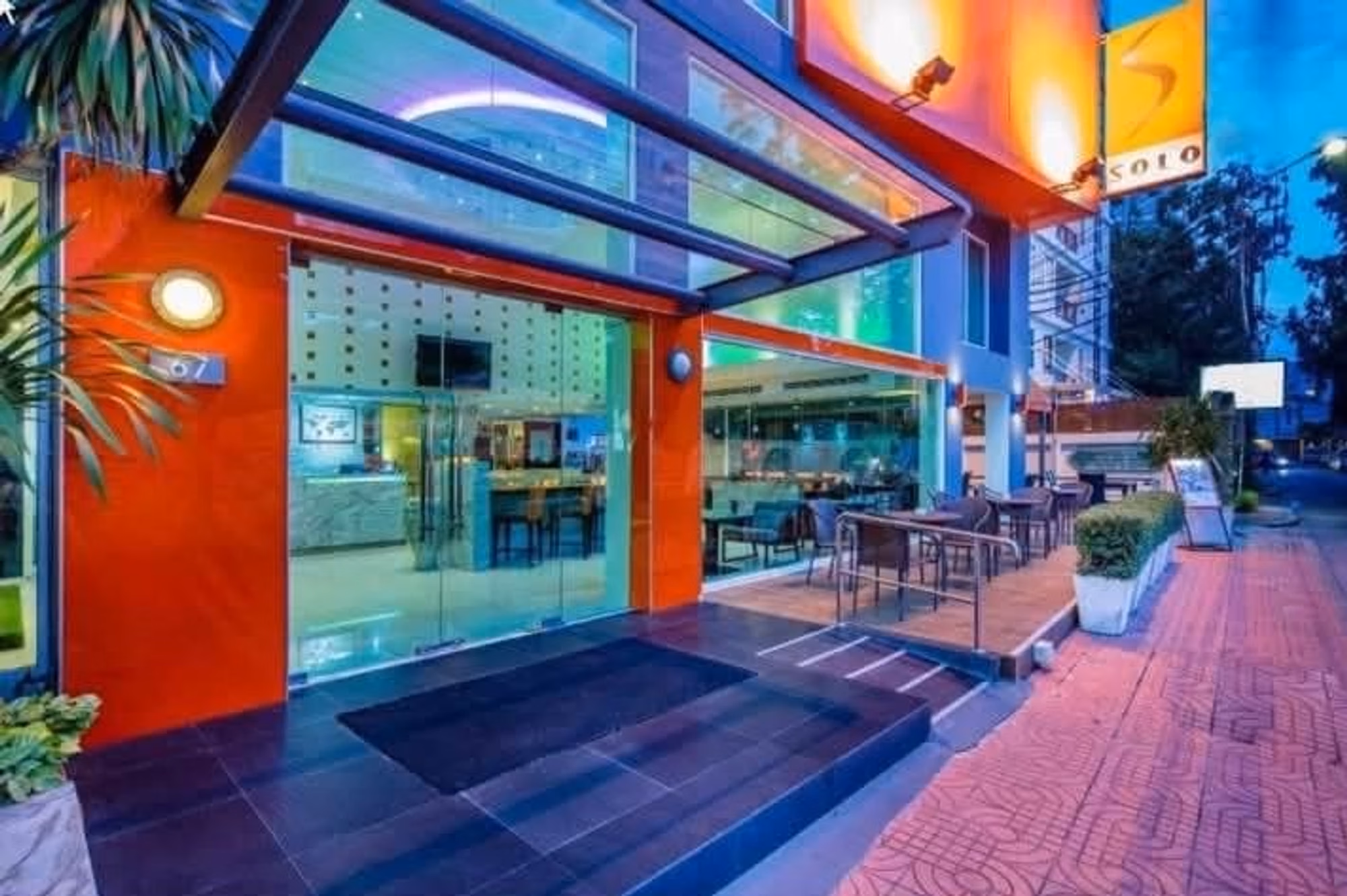 42 Bed Commercial for Sale in Khlong Toei - Image 2