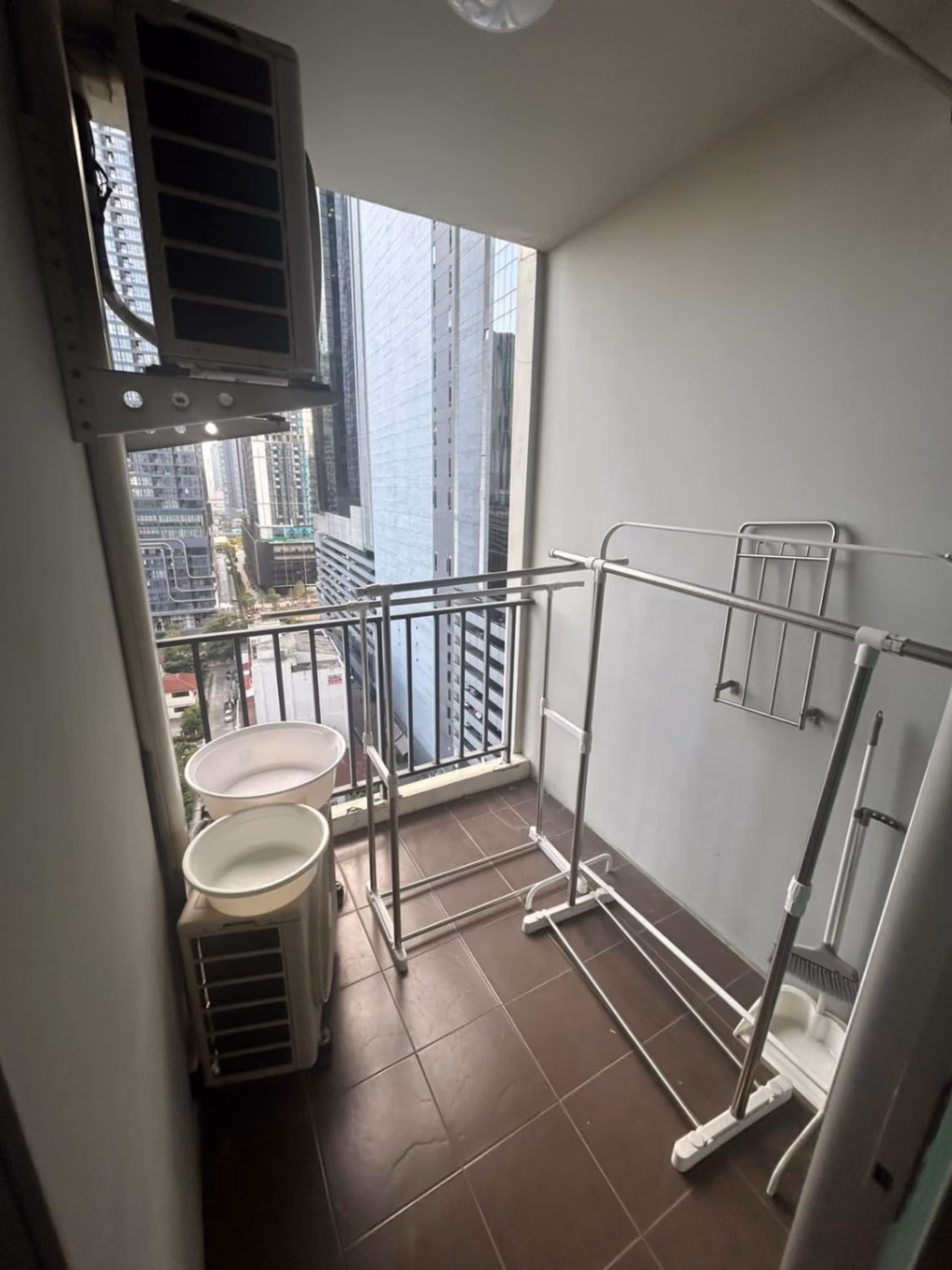 1 Bed Condo for Rent in Huai Khwang - Image 5