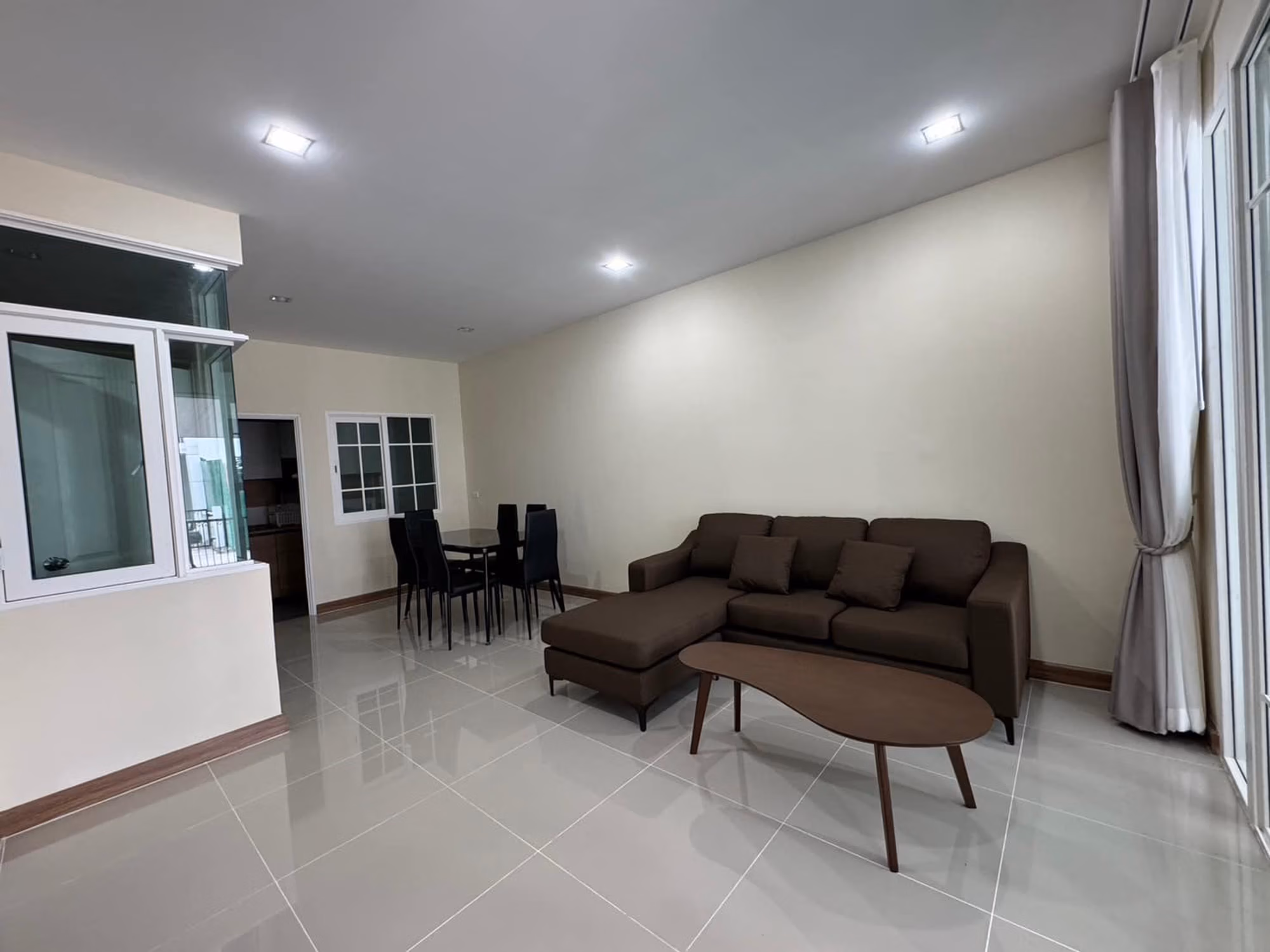 4 Bed Townhouse for Rent in Mueang Chiang Mai - Image 1