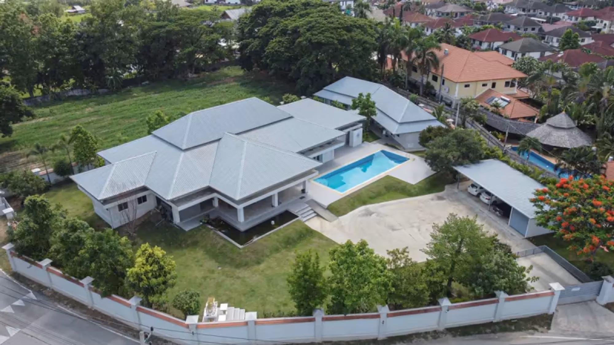 5 Bedroom House - Image 1