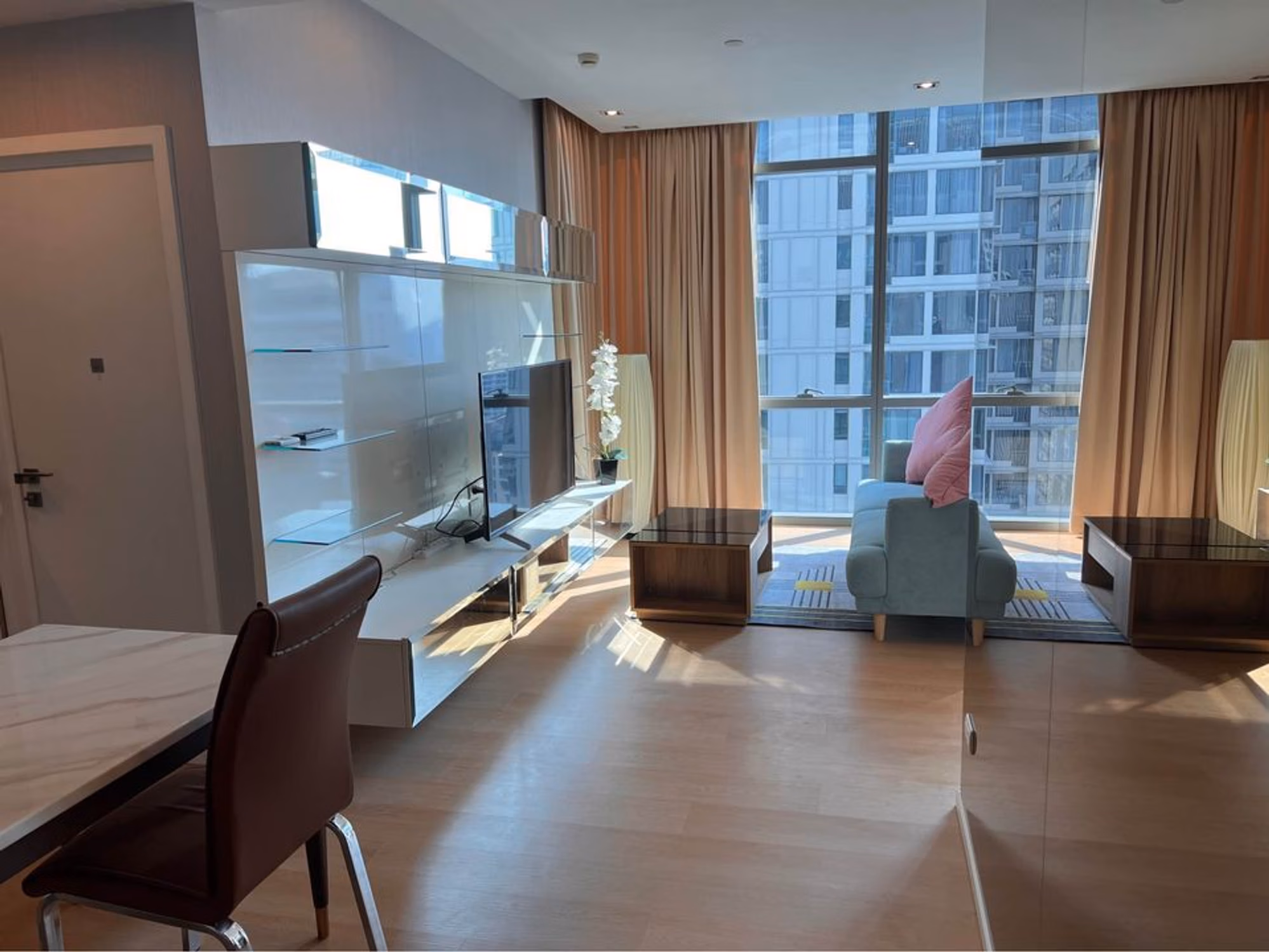 Condo for Rent at The Room Sukhumvit 21 - Image 3