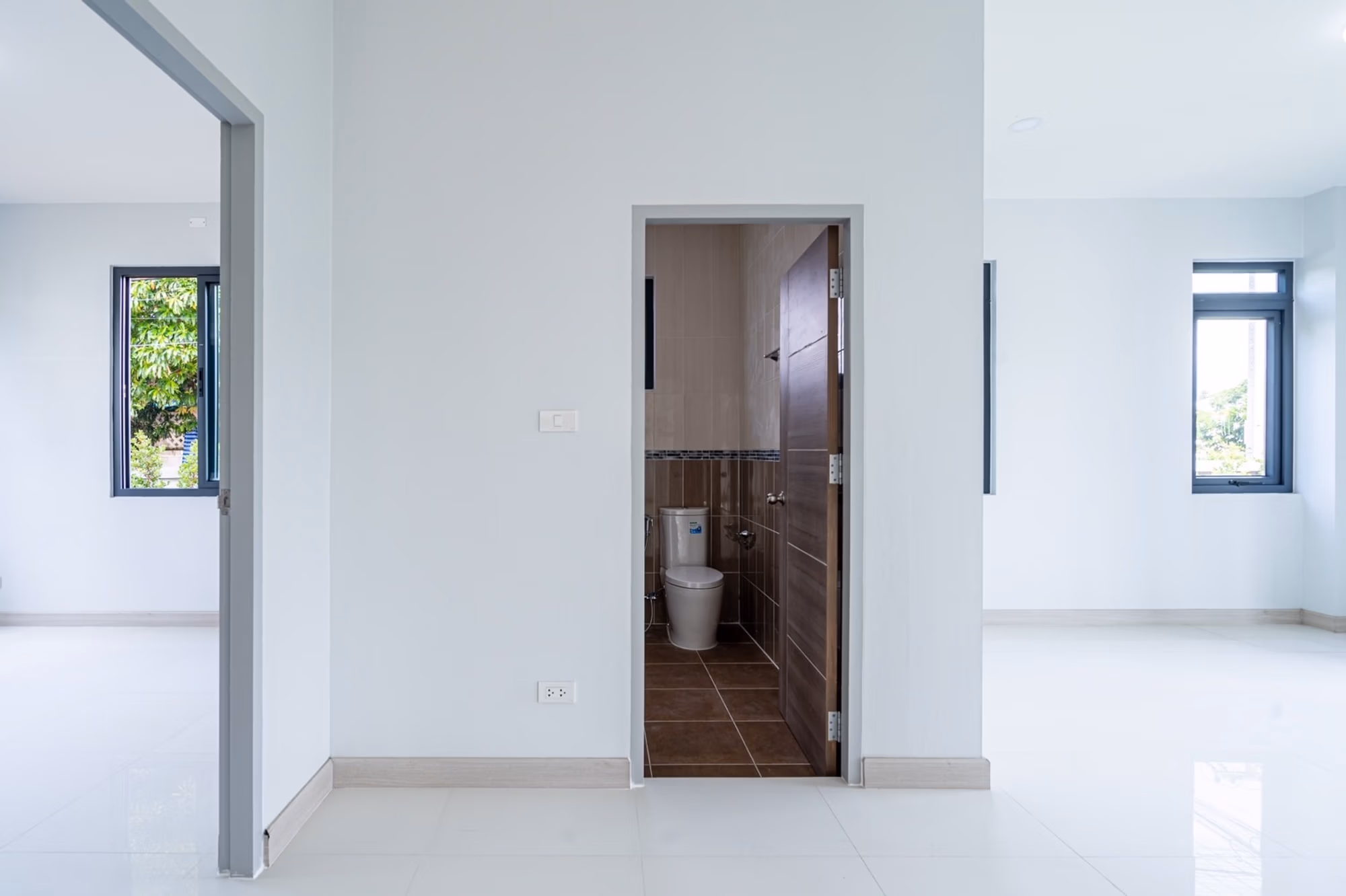 6 Bed House for Rent in Mueang Chiang Mai - Image 11