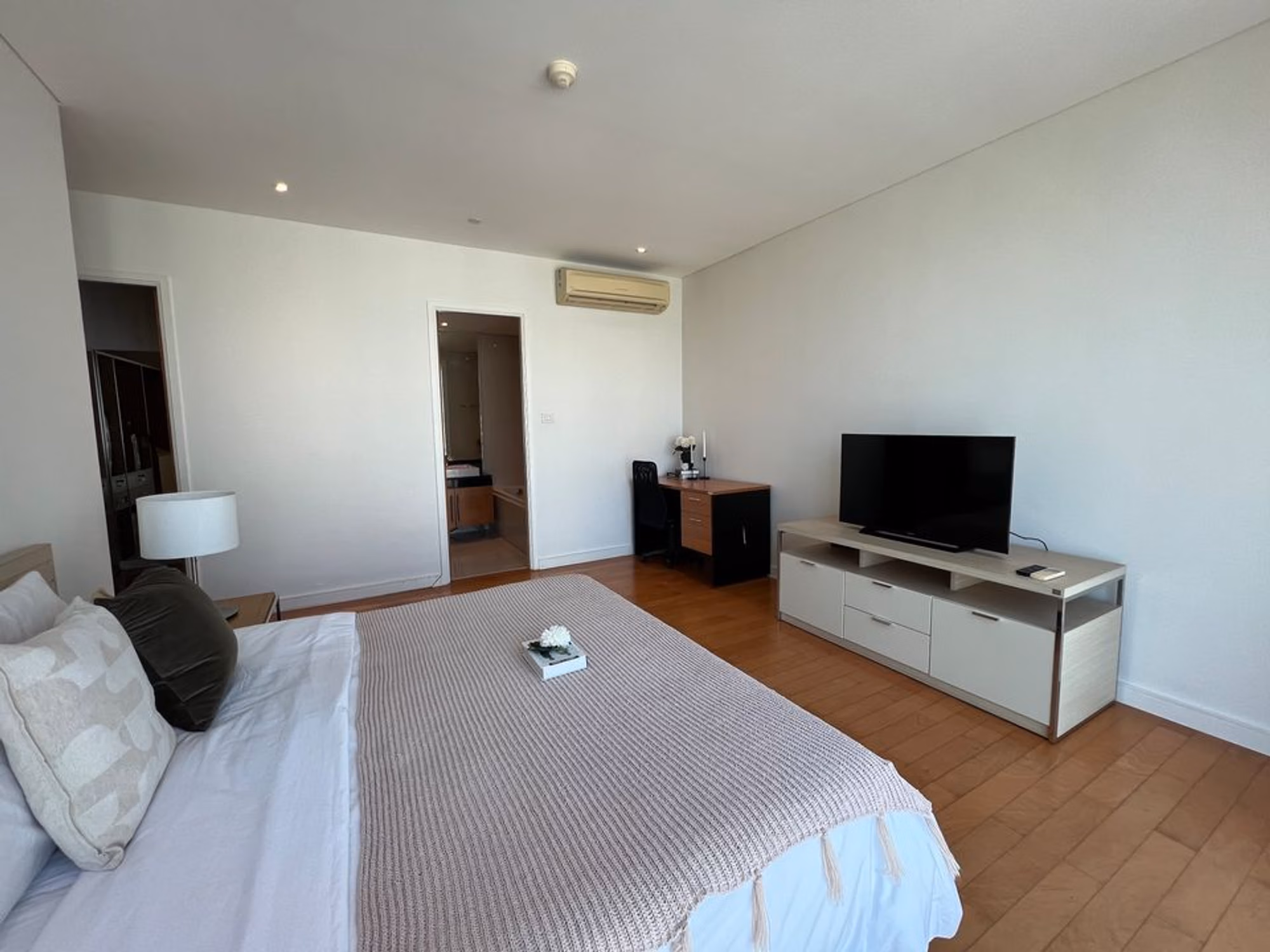 2 Bedroom Condo for Rent at Fullerton Sukhumvit - Image 8