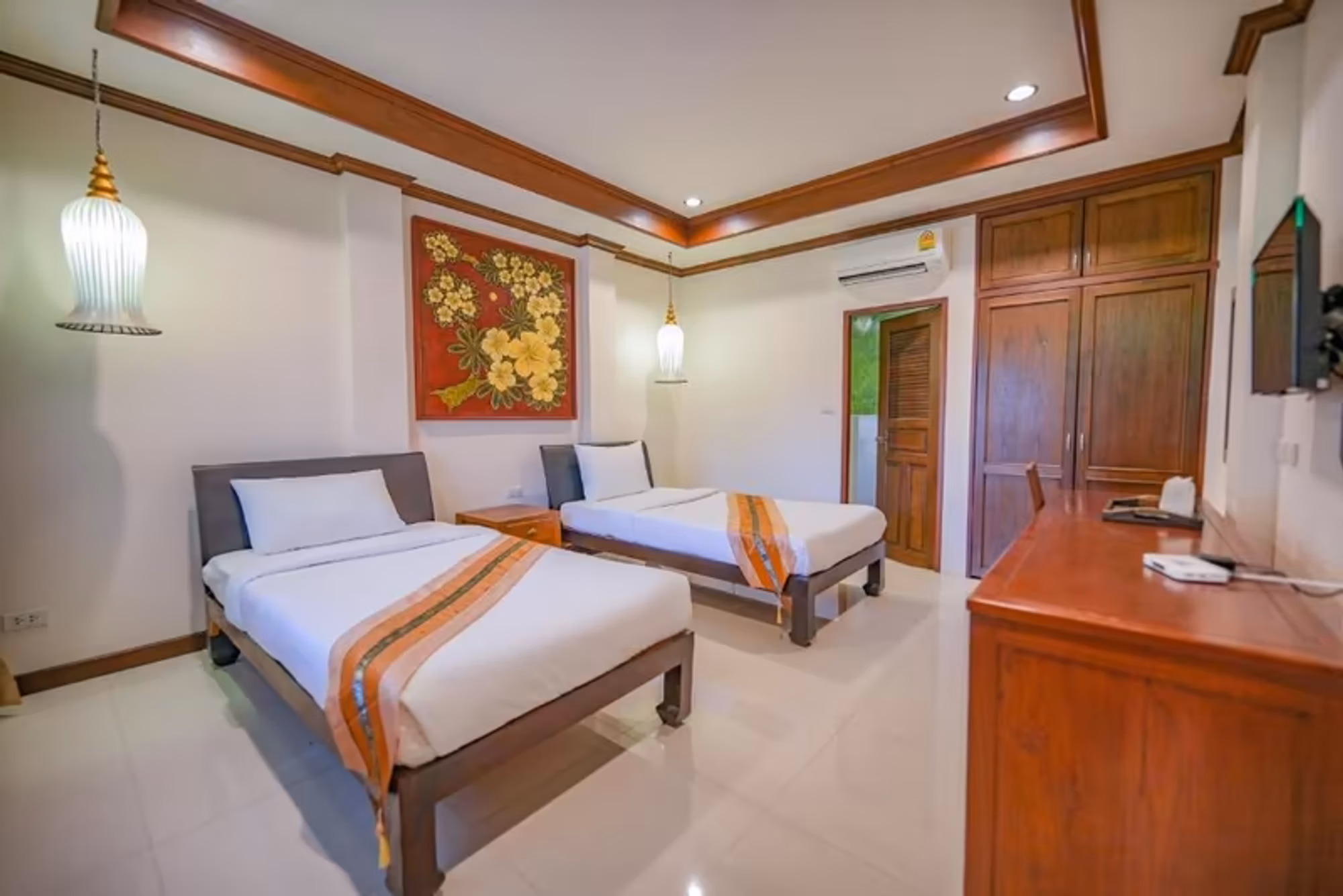 25 Bedroom Commercial - Image 13