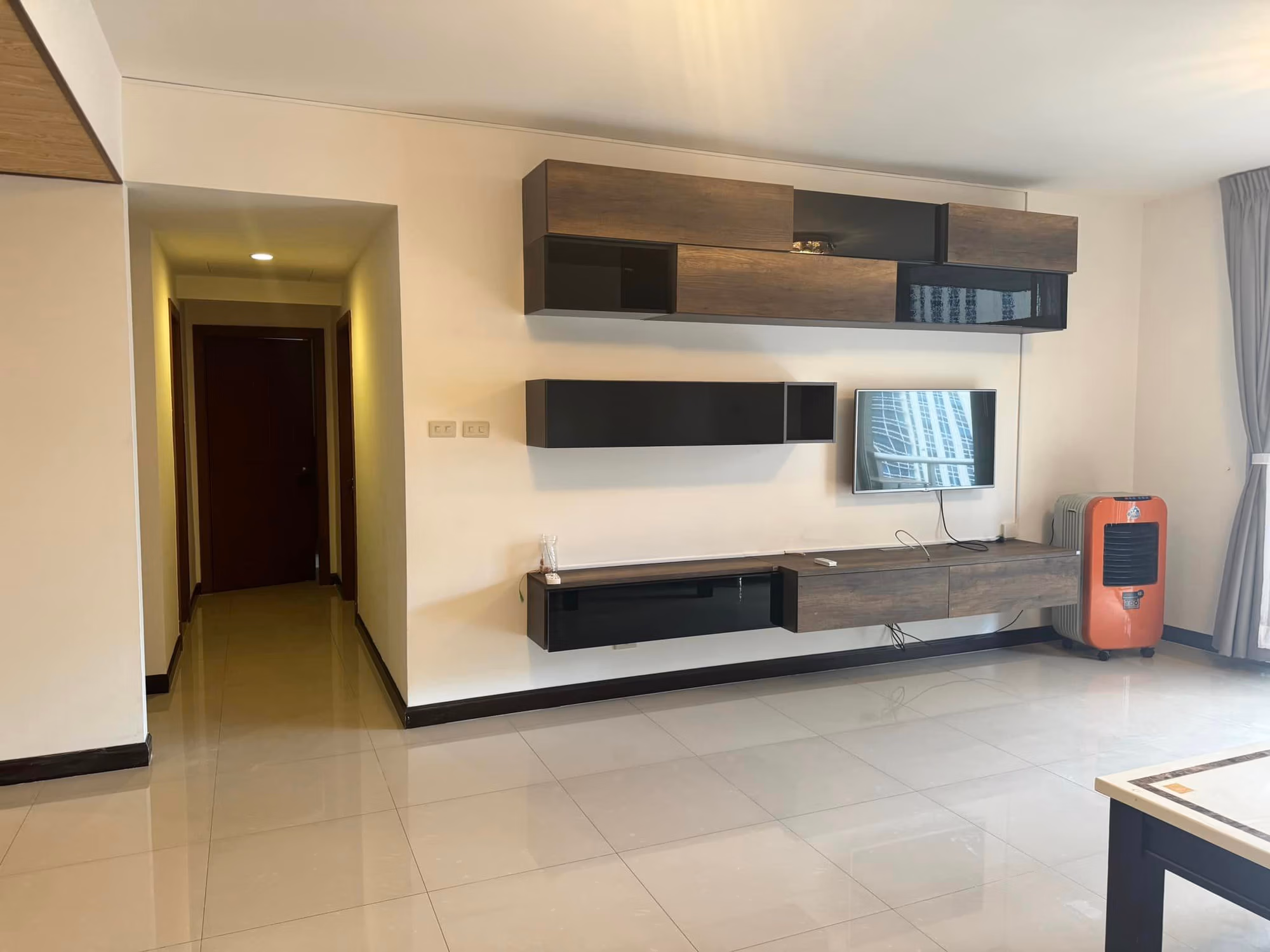 2 Bed Condo for Rent in Pathum Wan - Image 11