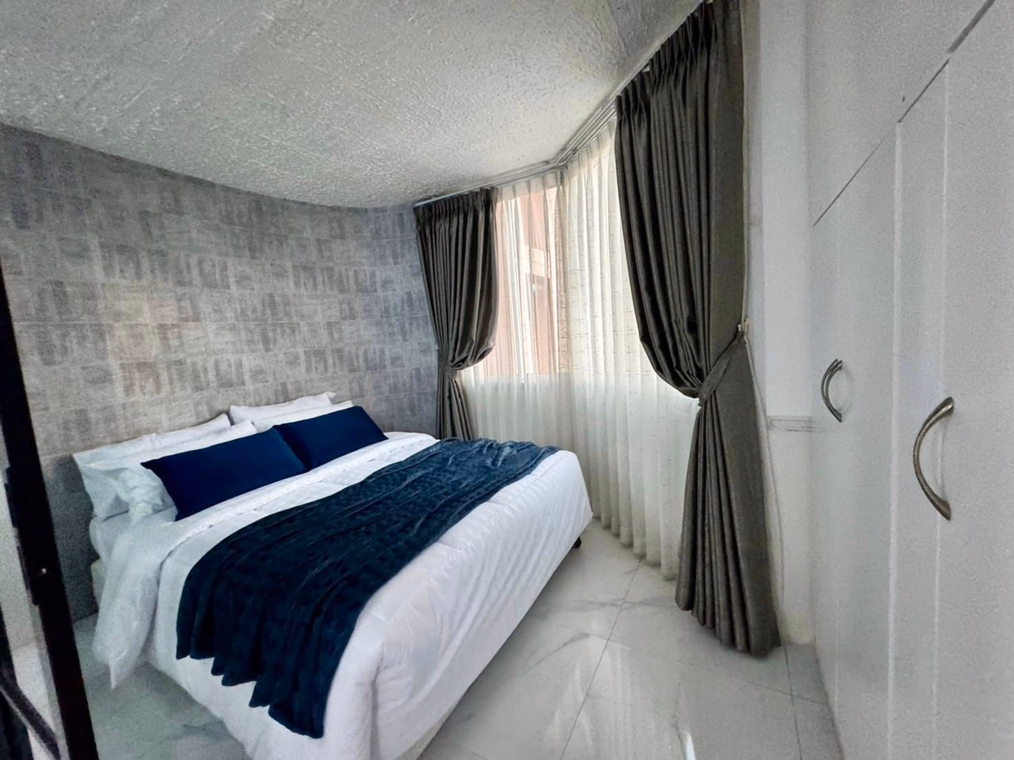 Condo - Image 12