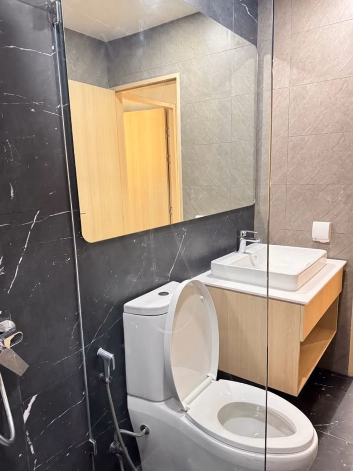 2 Bed Condo for Rent in Phra Khanong - Image 6