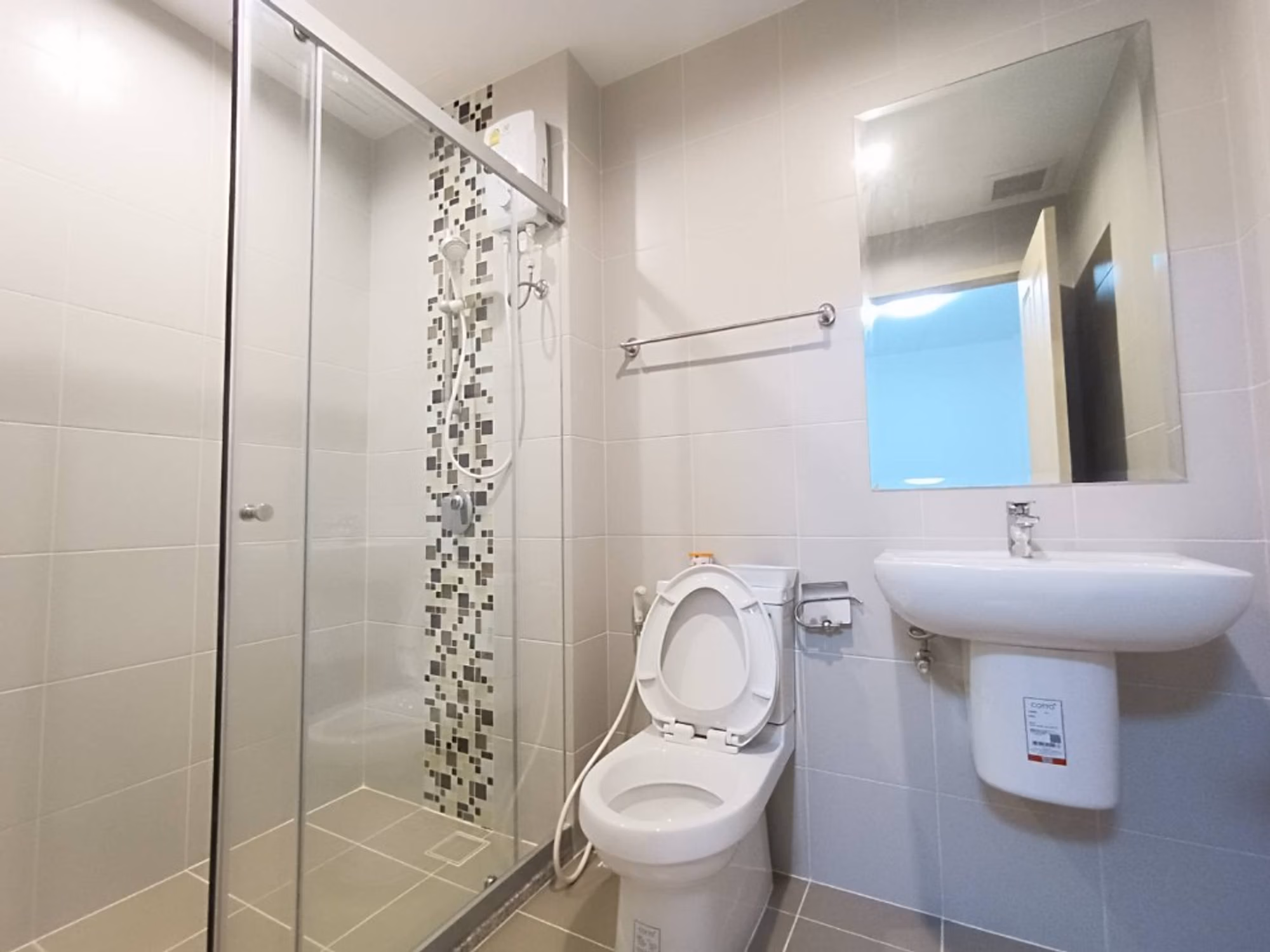1 Bed Condo for Rent in Huai Khwang - Image 4