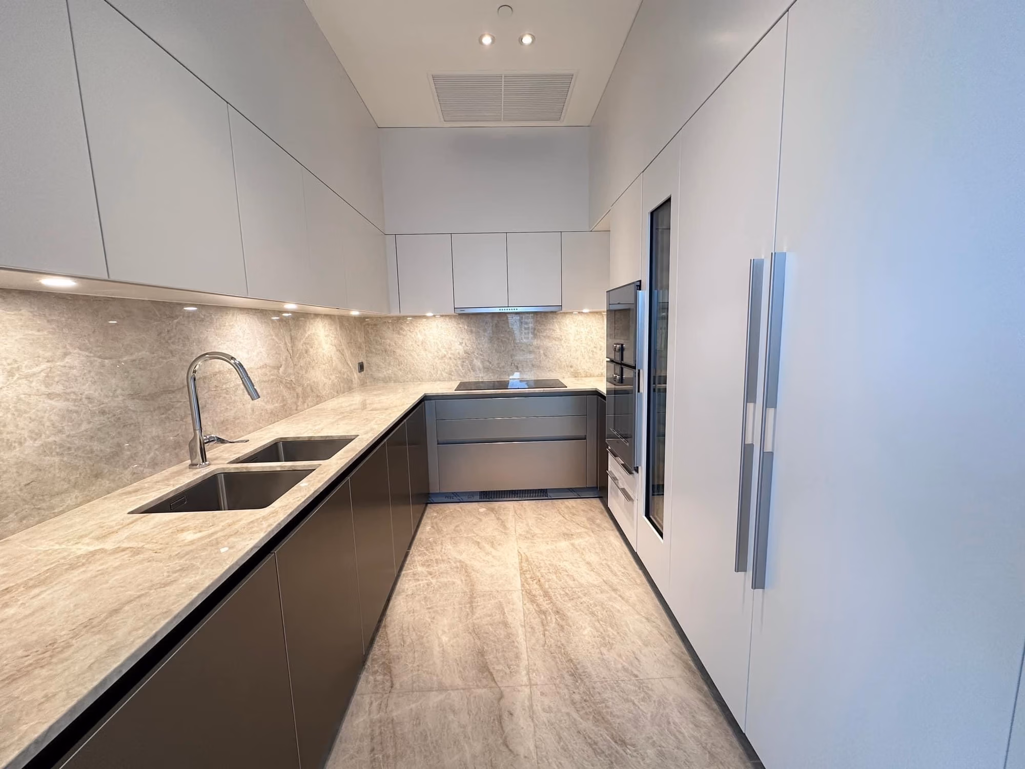 2 Bed Condo for Rent in Pathum Wan - Image 4
