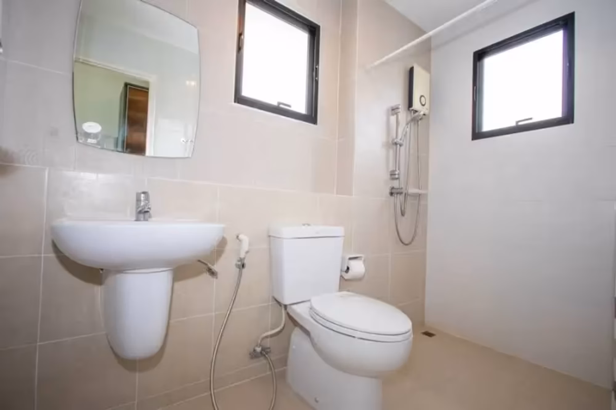 4 Bedroom House - Image 5