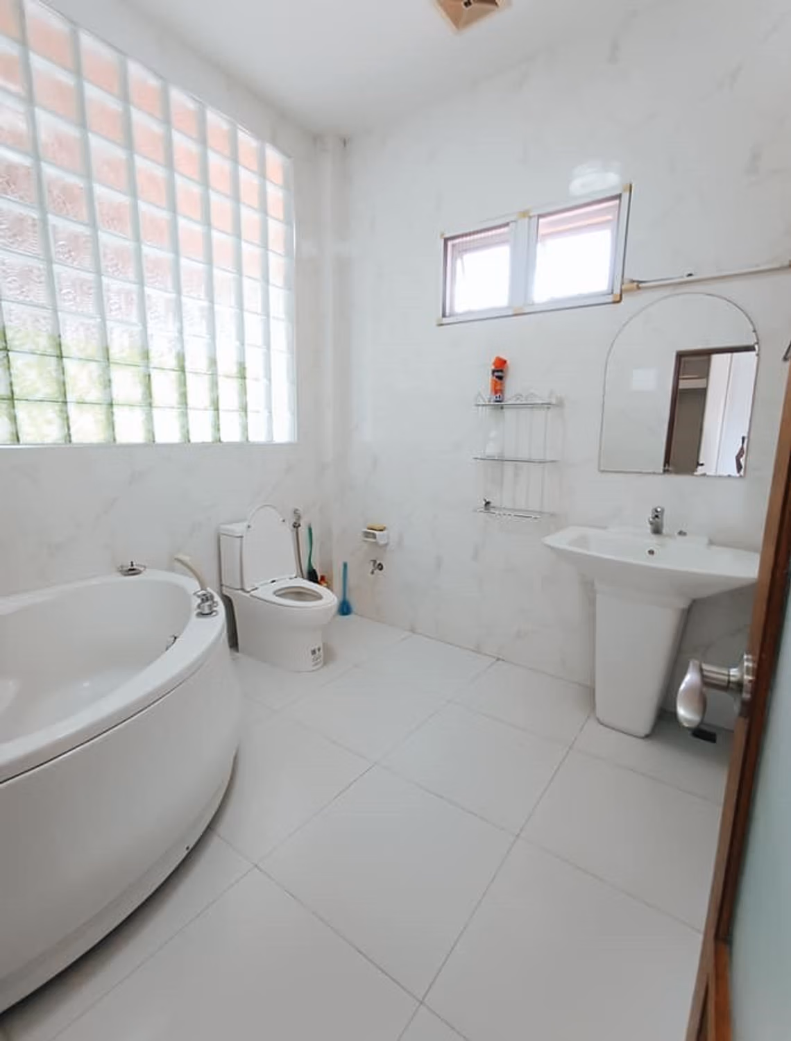 4 Bed House for Rent in Mueang Chiang Mai - Image 12