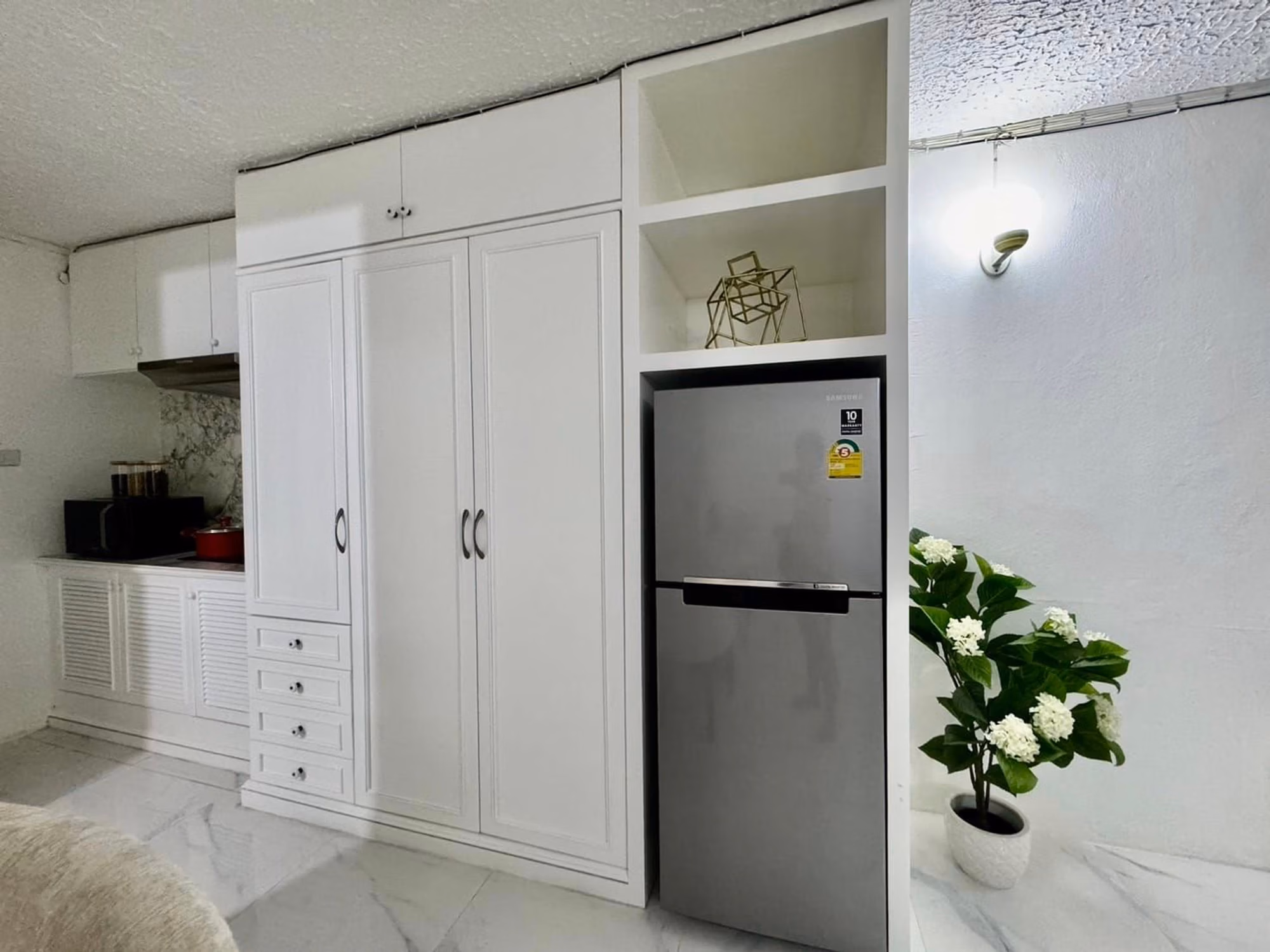 Condo - Image 3