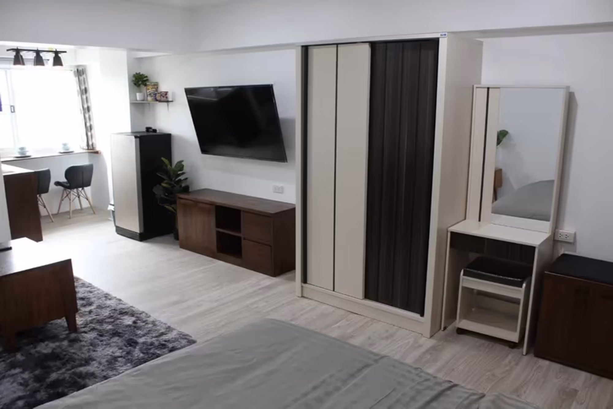 Condo - Image 2