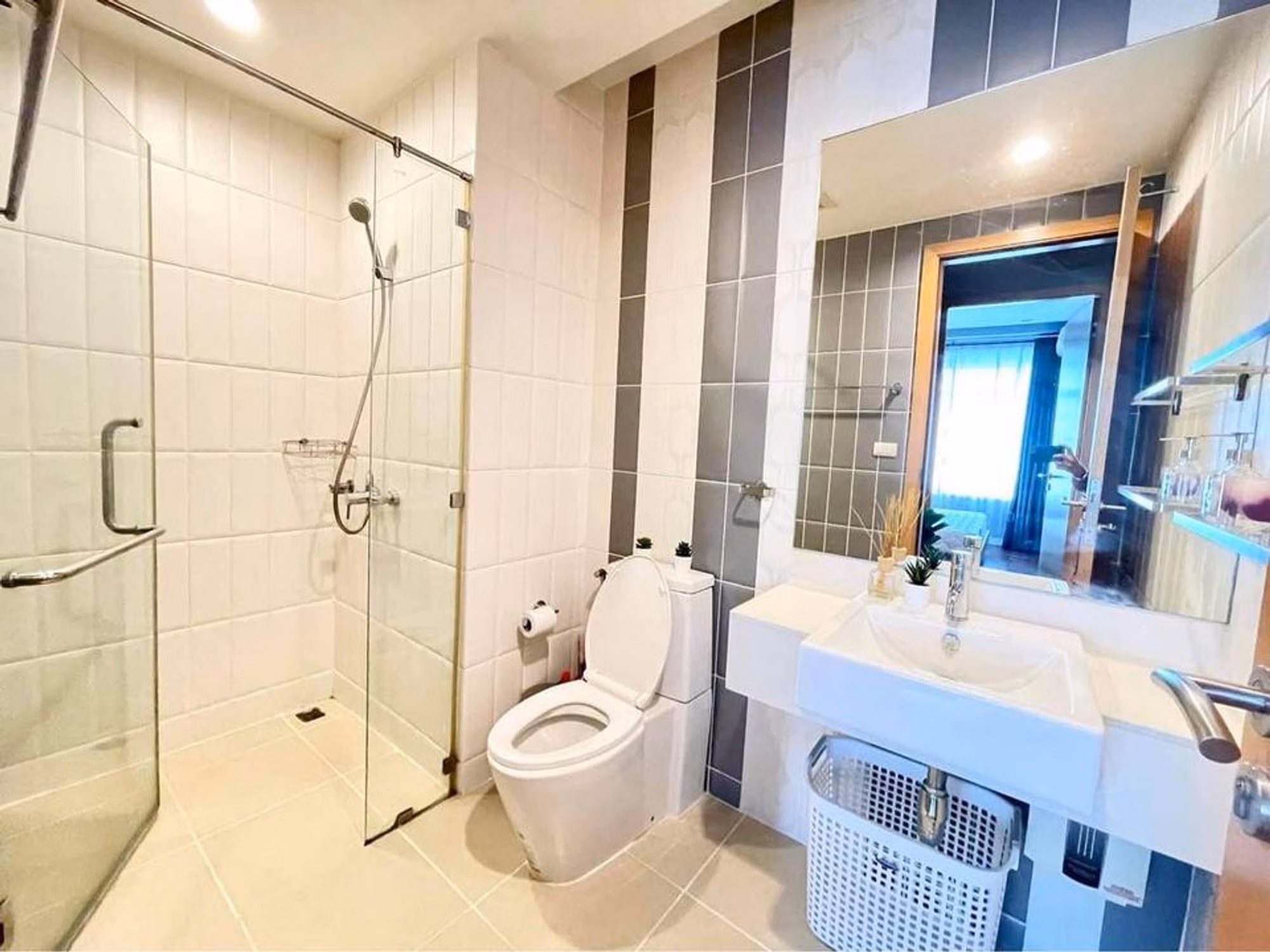 Condo for Rent at Circle Condominium - Image 7