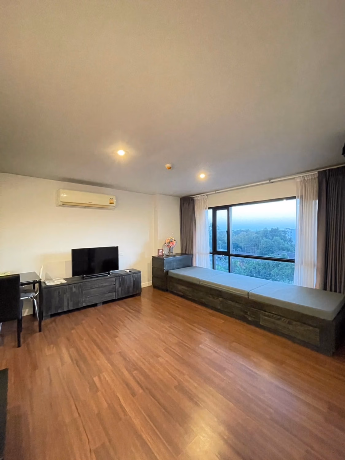 Condo - Image 2