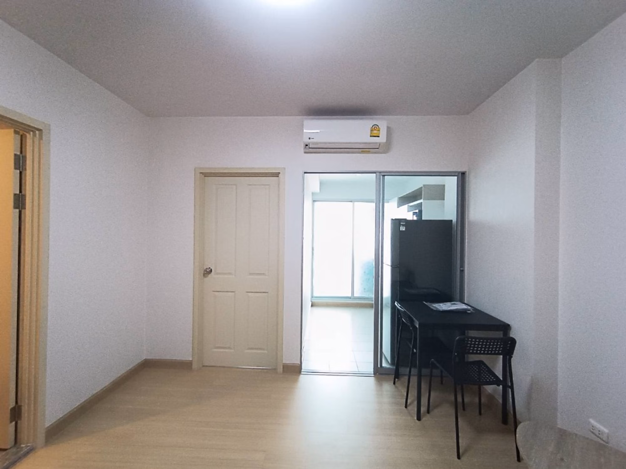 1 Bed Condo for Rent in Huai Khwang - Image 6