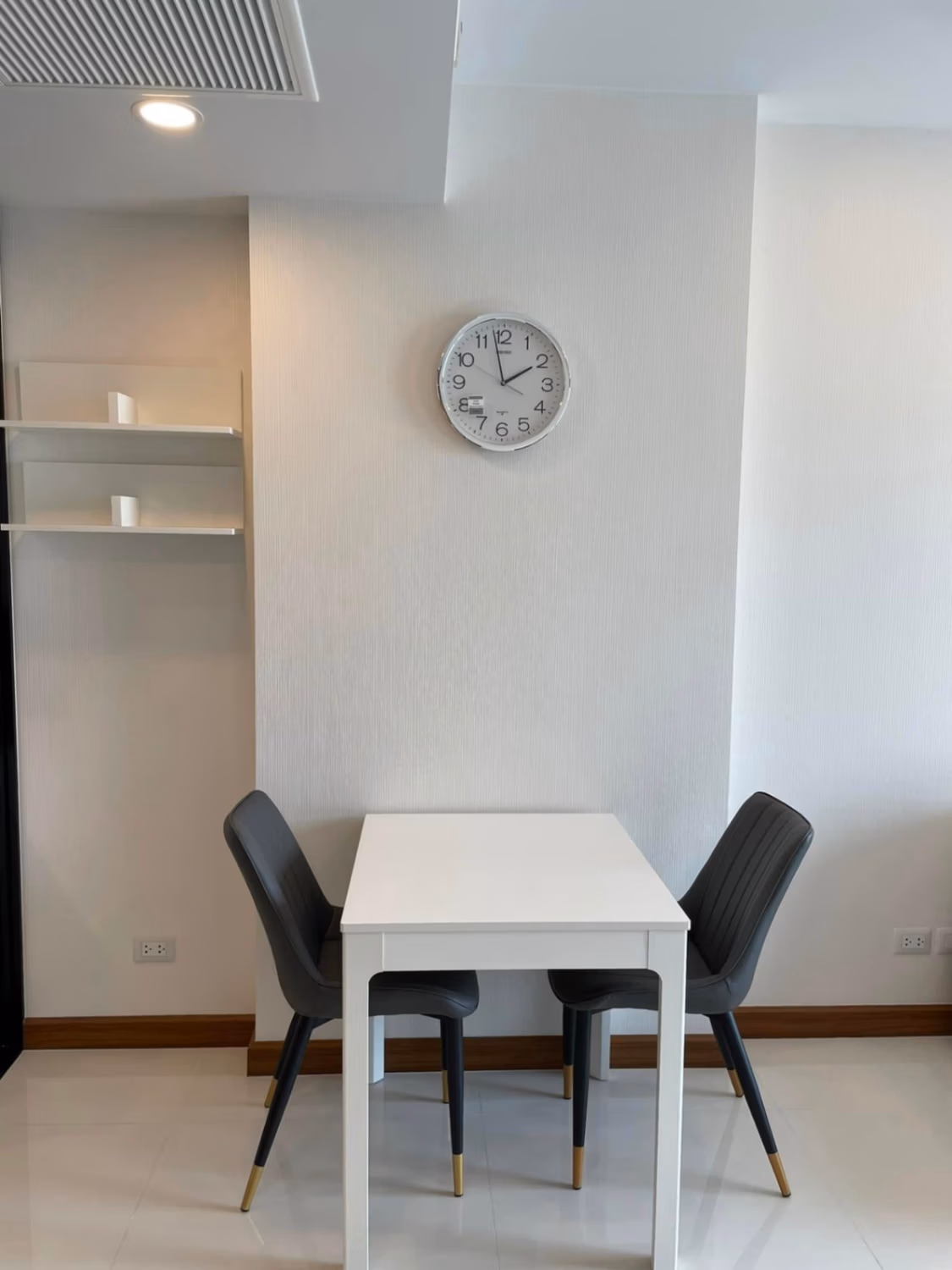 1 Bed Condo for Rent in Khlong San - Image 4
