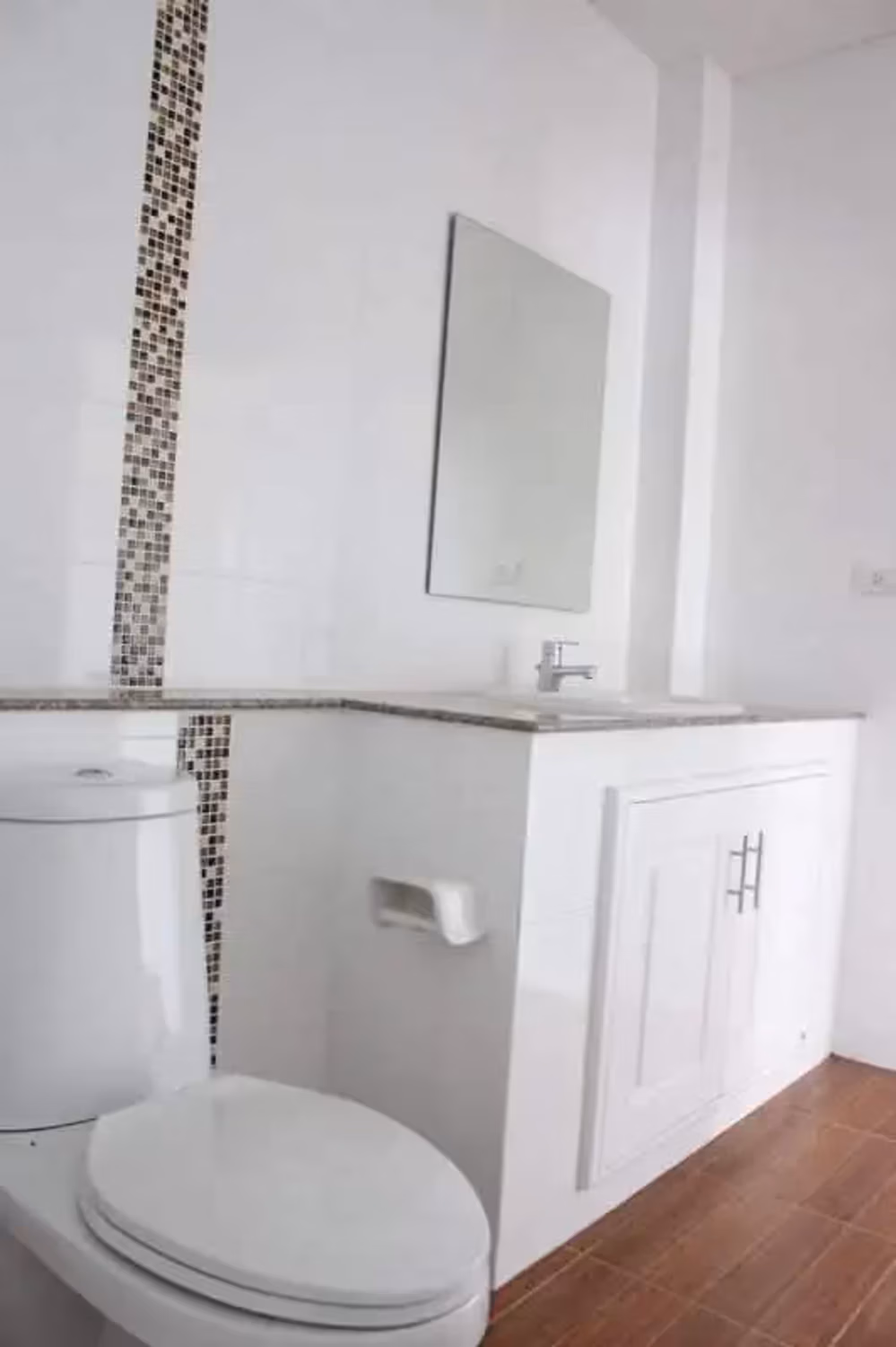 4 Bedroom House - Image 4