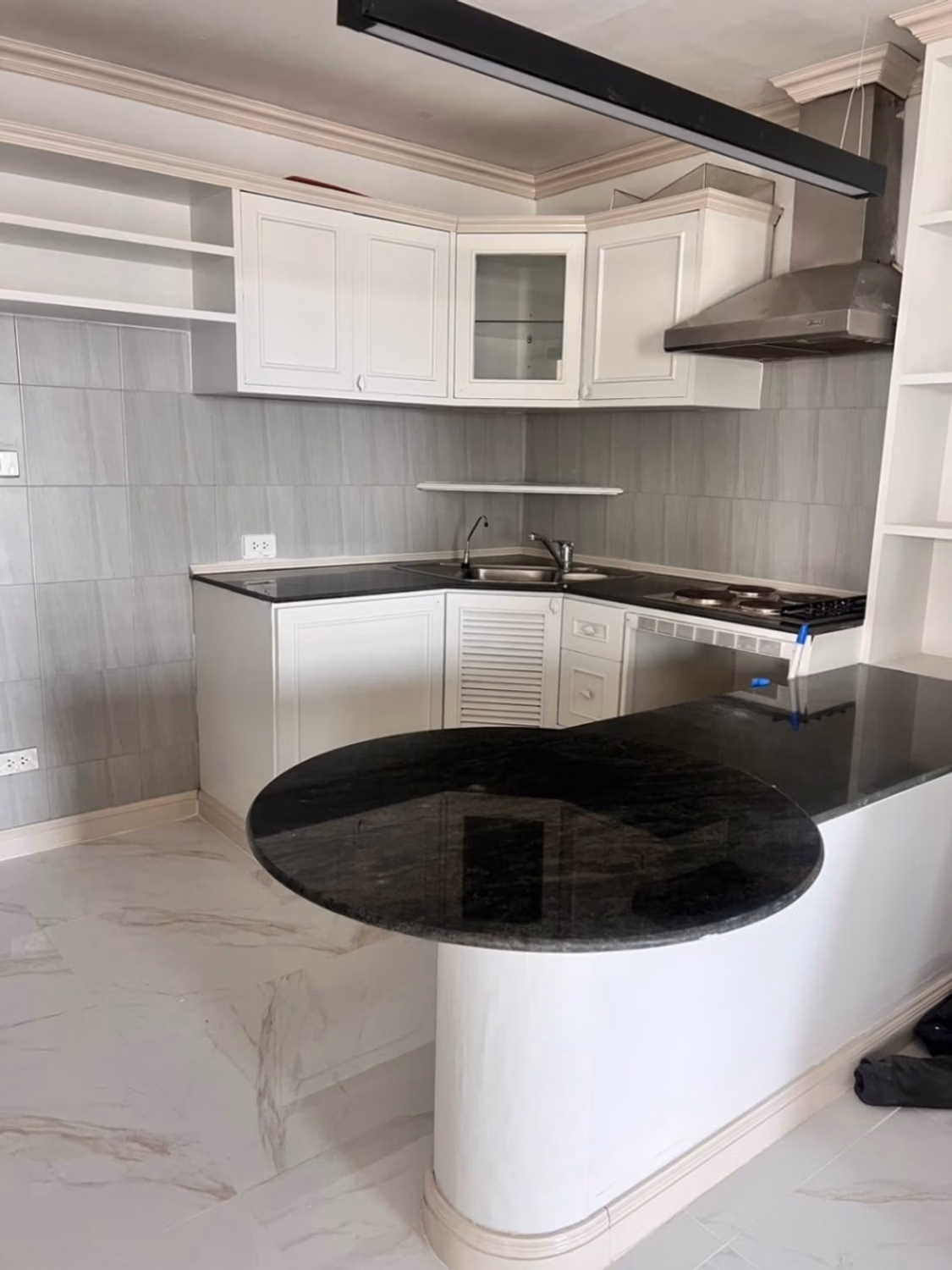 2 Bed Condo for Rent in - Image 2