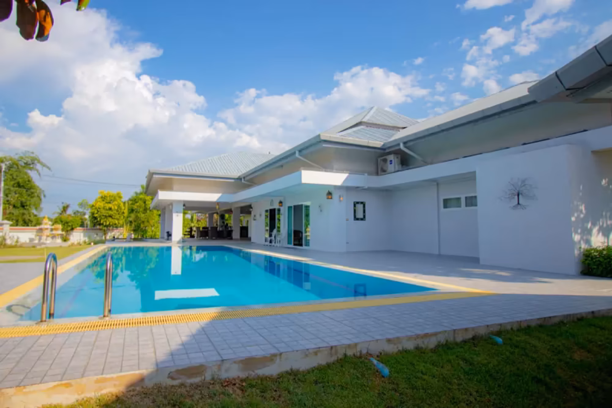 5 Bedroom House - Image 2