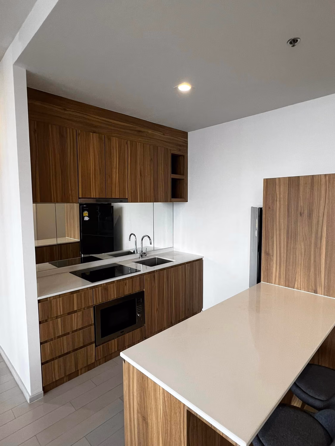 2 Bed Condo for Rent Near Phloen Chit BTS - Image 3