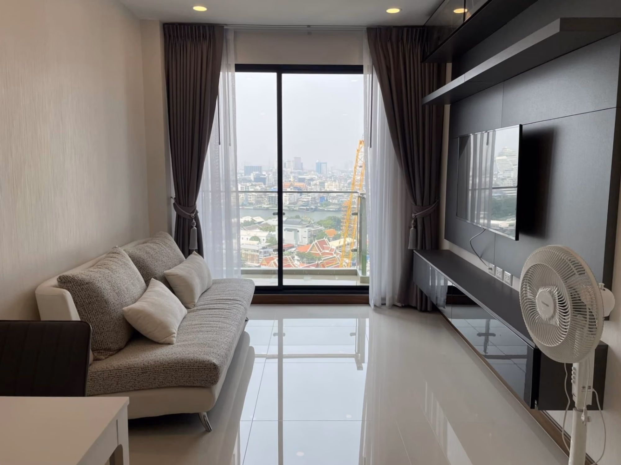 1 Bed Condo for Rent in Khlong San - Image 1