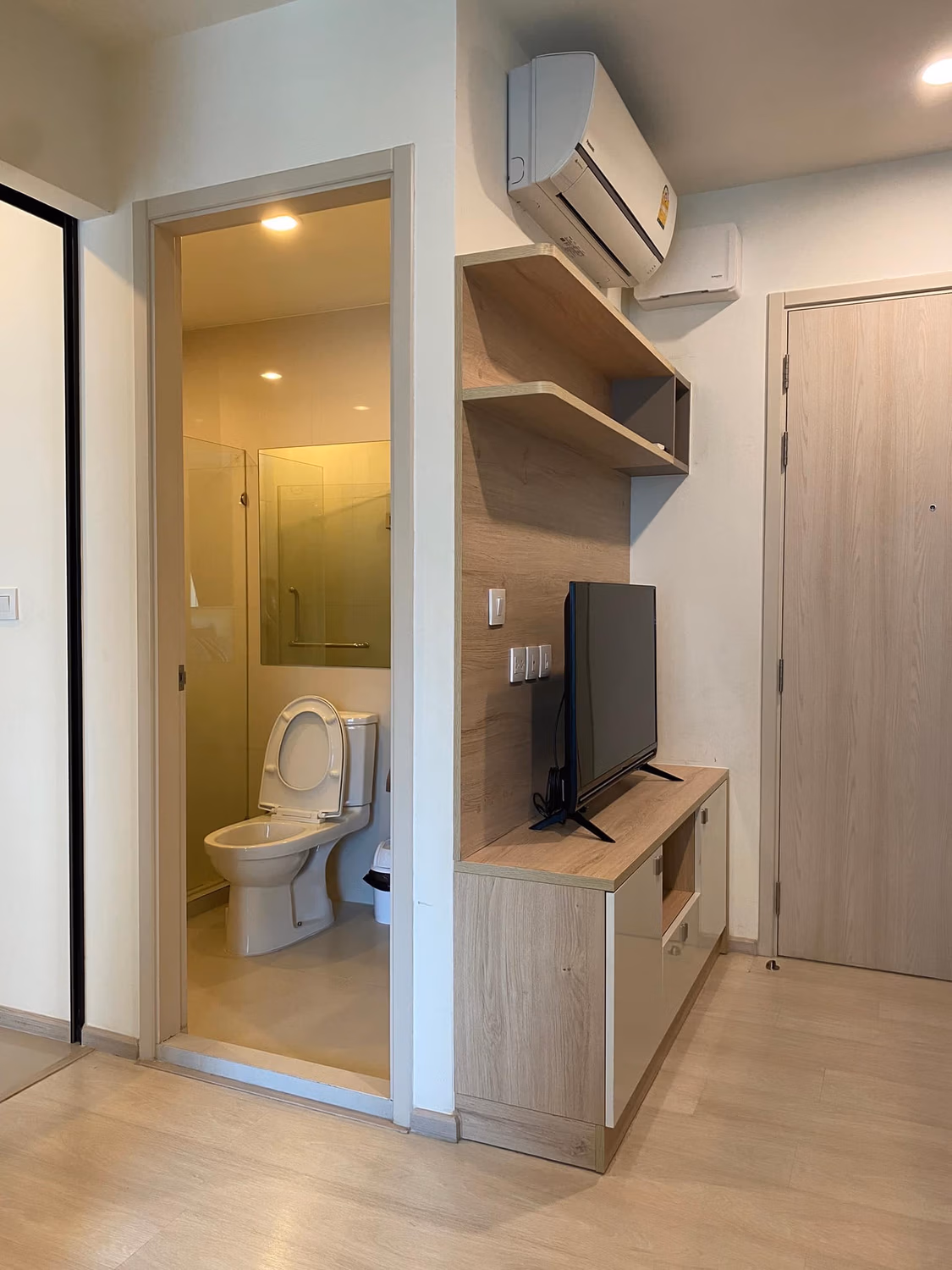 Condo for Rent at Life Asoke - Image 10