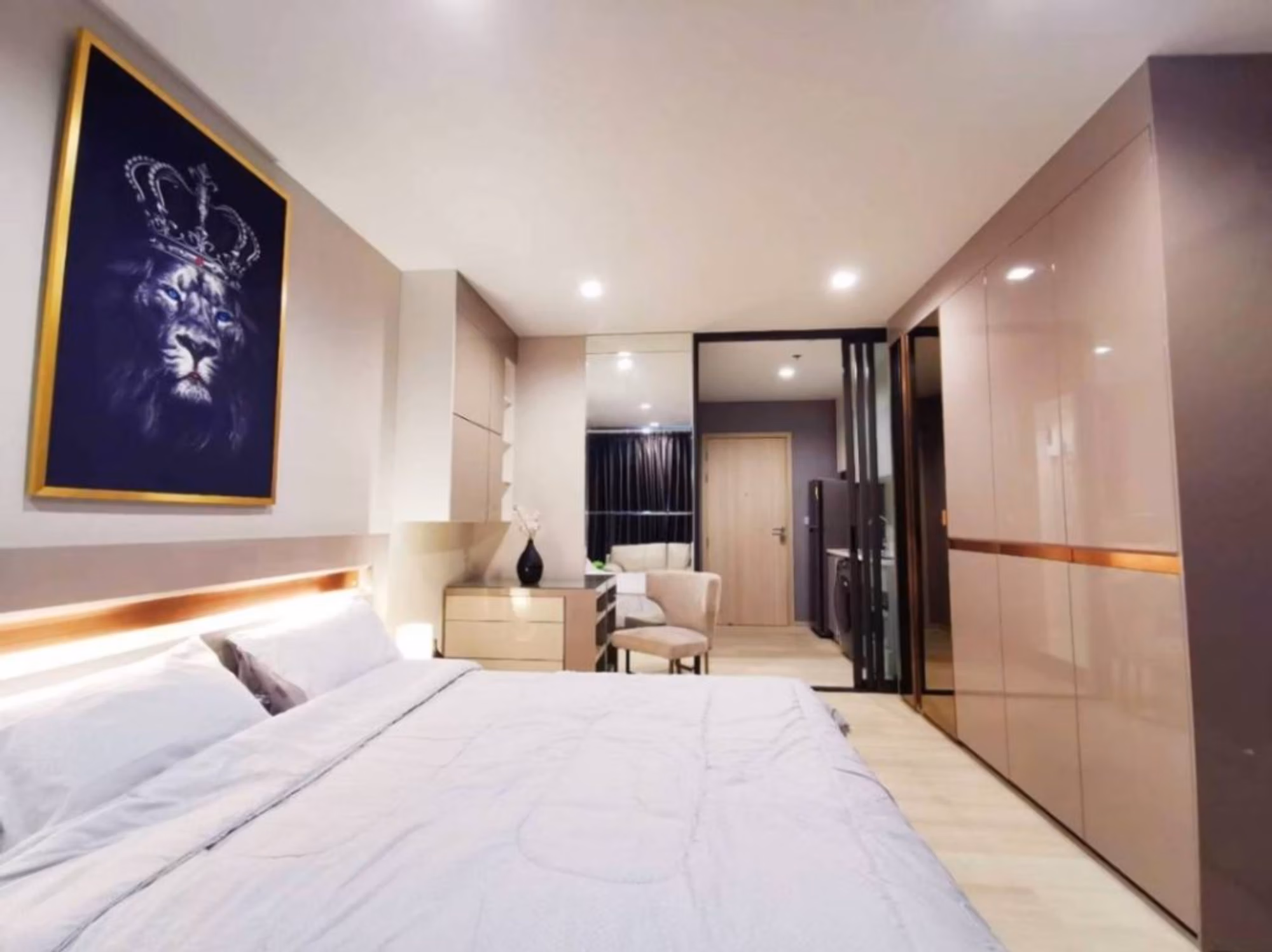 Studio Condo for Rent  Near Phloen Chit BTS - Image 8
