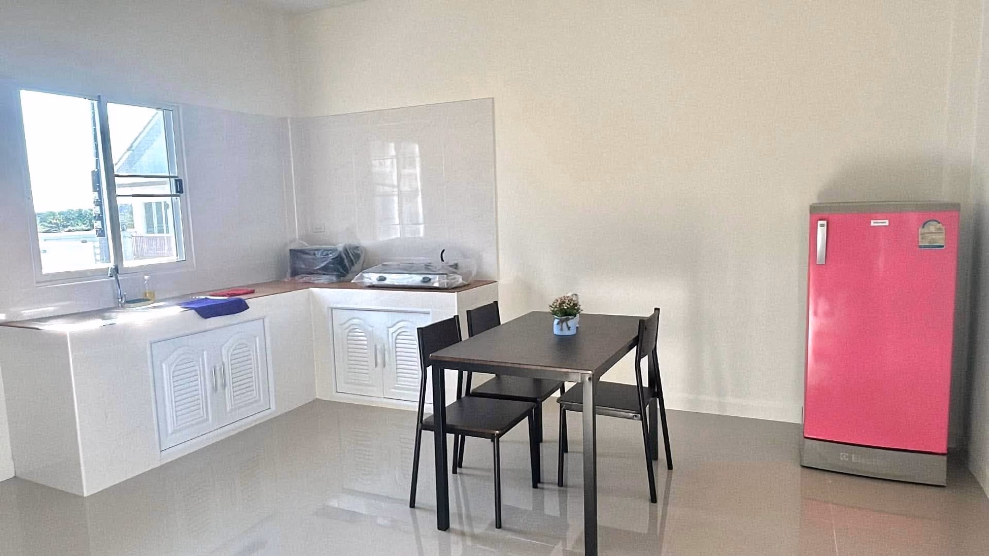 3 Bed House for Rent in Hang Dong - Image 3