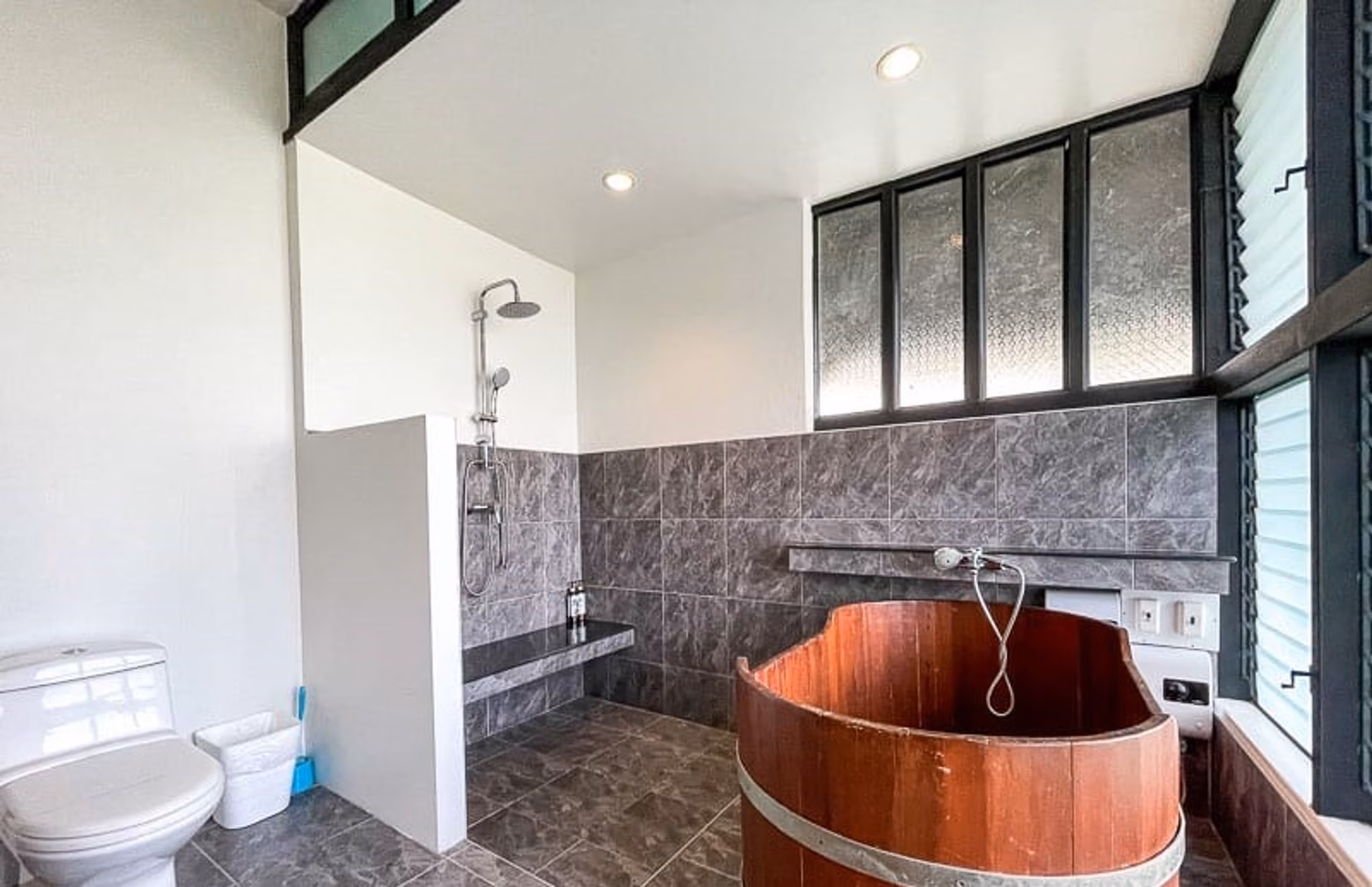 5 Bedroom House - Image 5