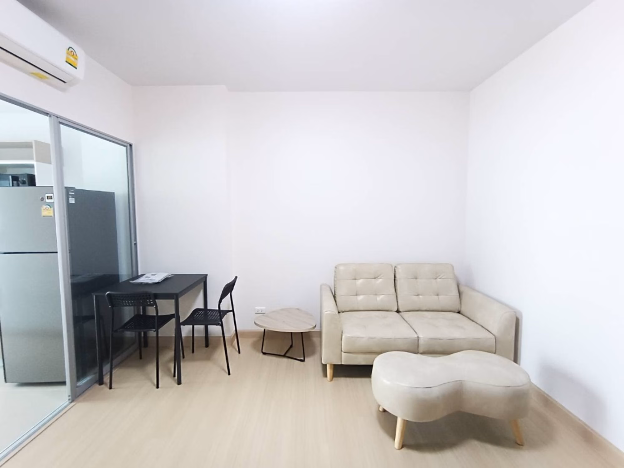 1 Bed Condo for Rent in Huai Khwang - Image 2