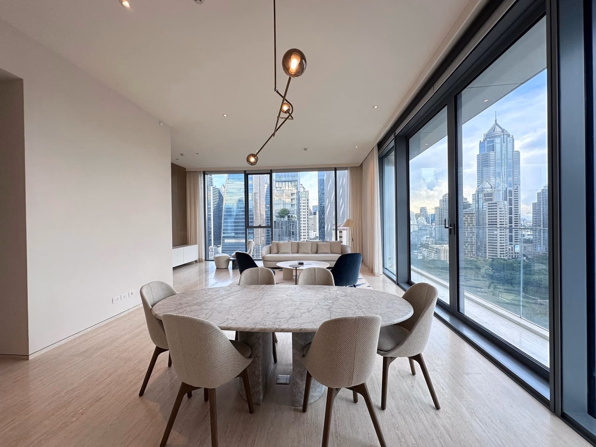 2 Bed Condo for Rent in Pathum Wan - Image 3