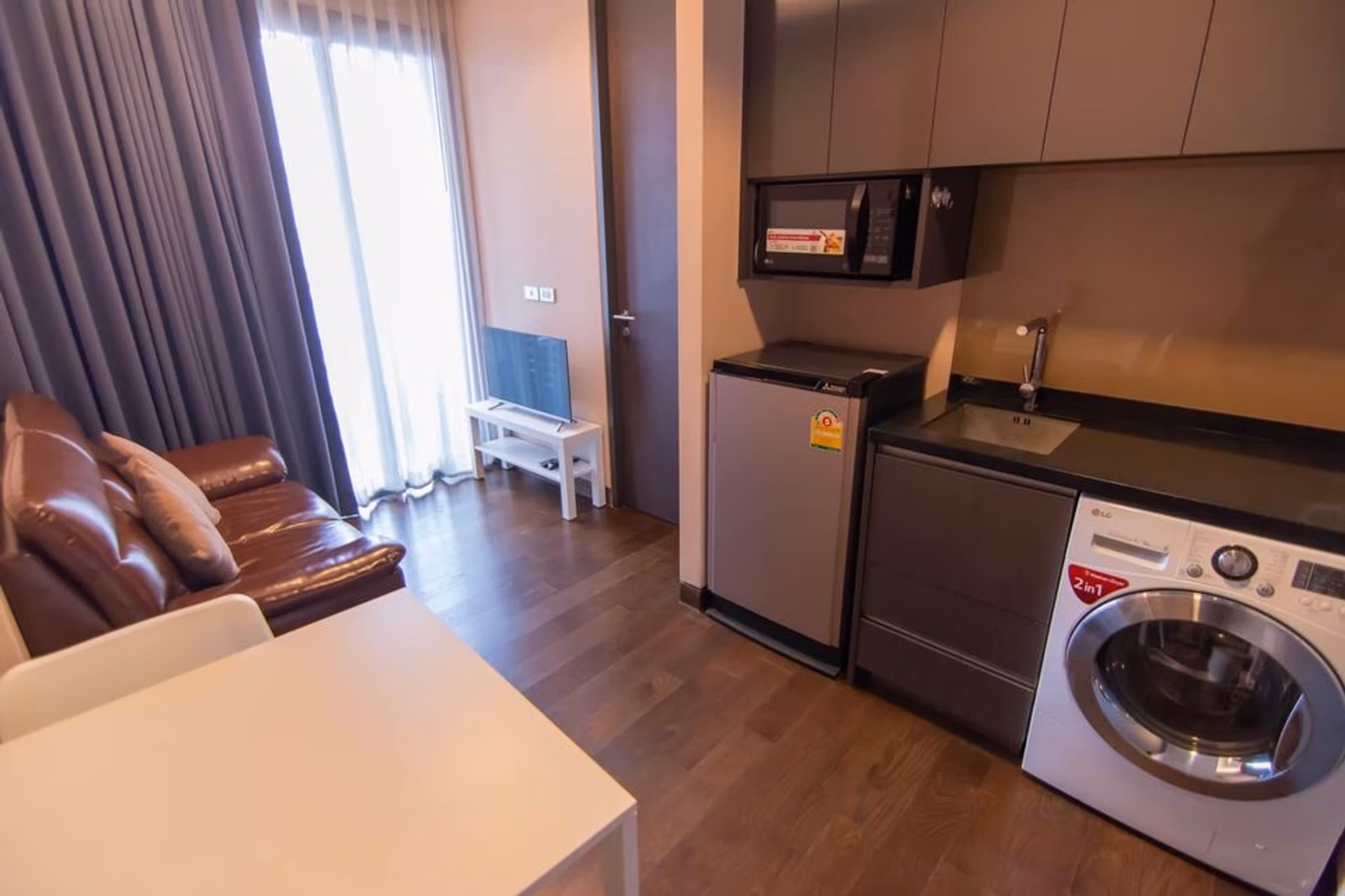 1 ห้องนอน Condo สำหรับ จำหน่าย ใกล้ Phrom Phong BTS  - Image 2