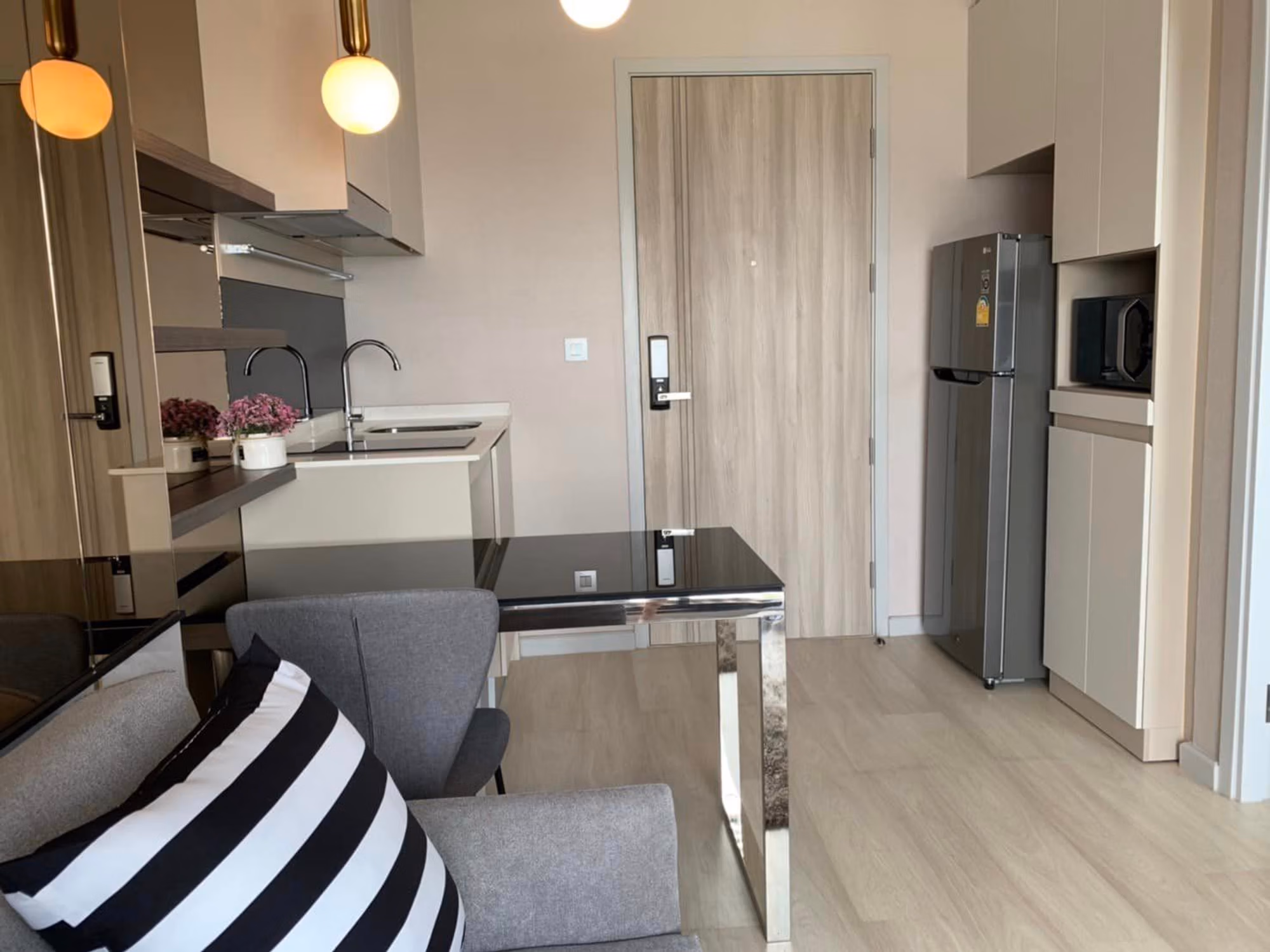 1 Bed Condo for Rent and Sale  Near Chong Nonsi BTS - Image 3