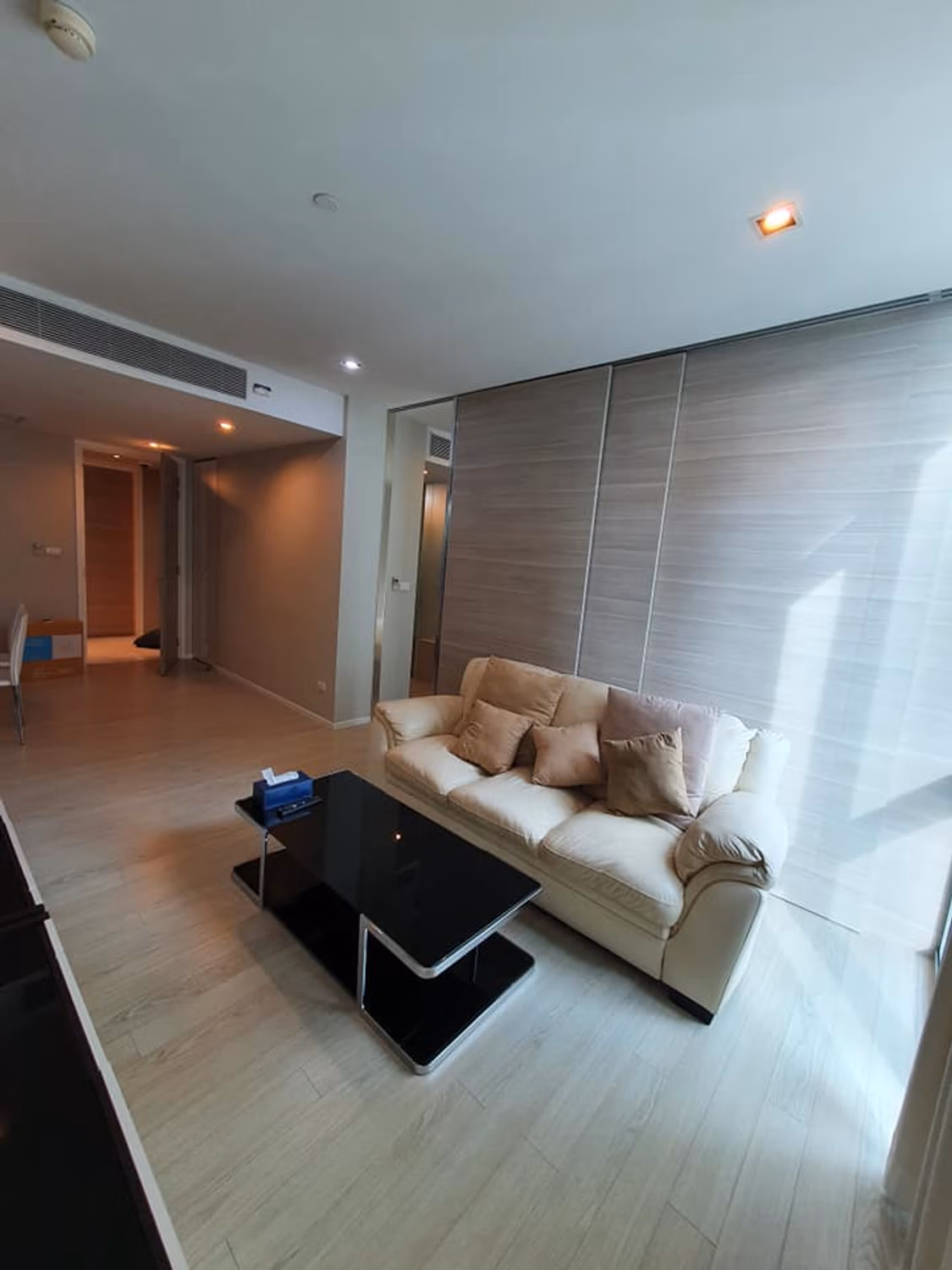 The Room Sukhumvit 21 - Image 2