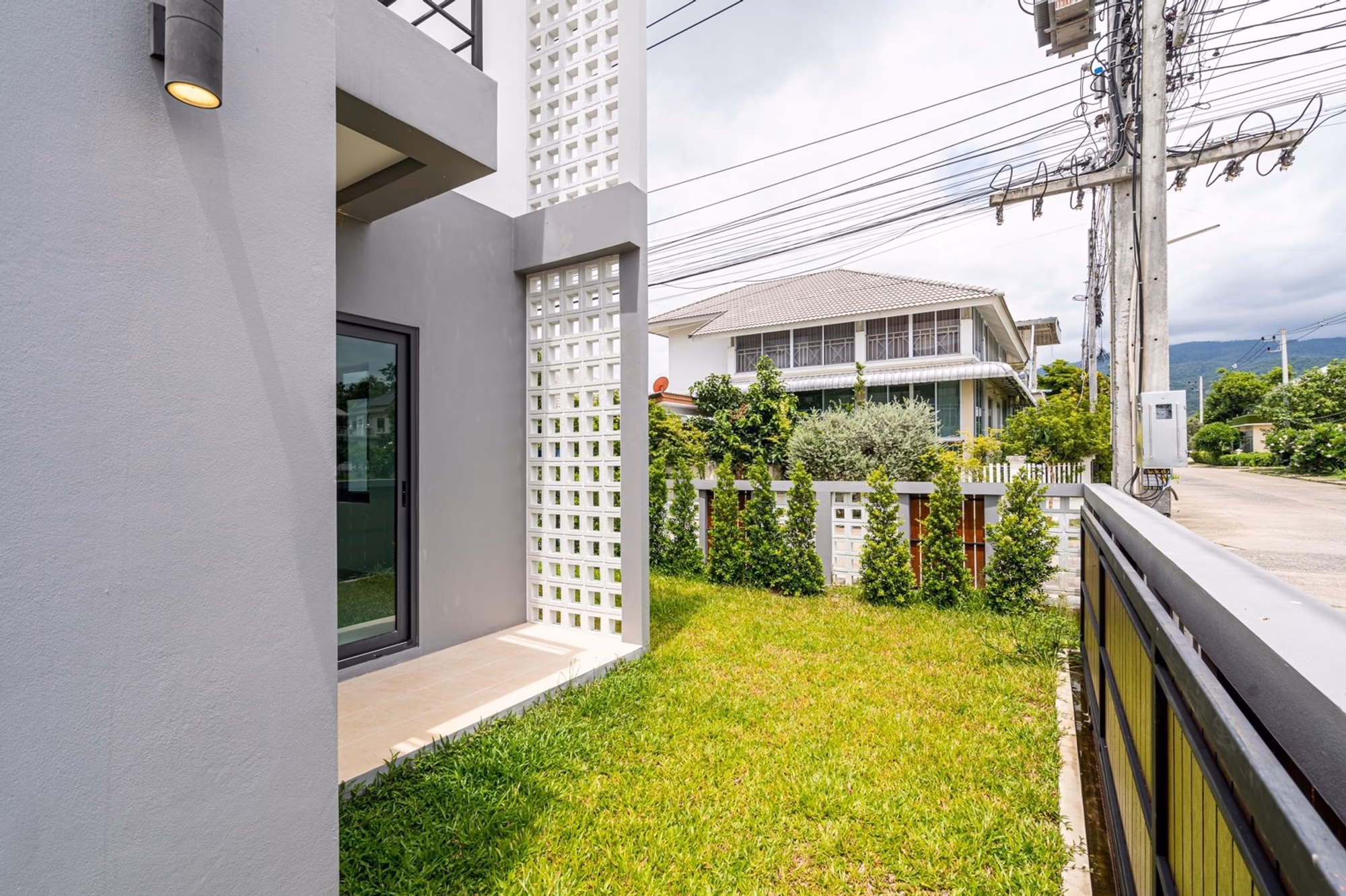 6 Bed House for Rent in Mueang Chiang Mai - Image 10