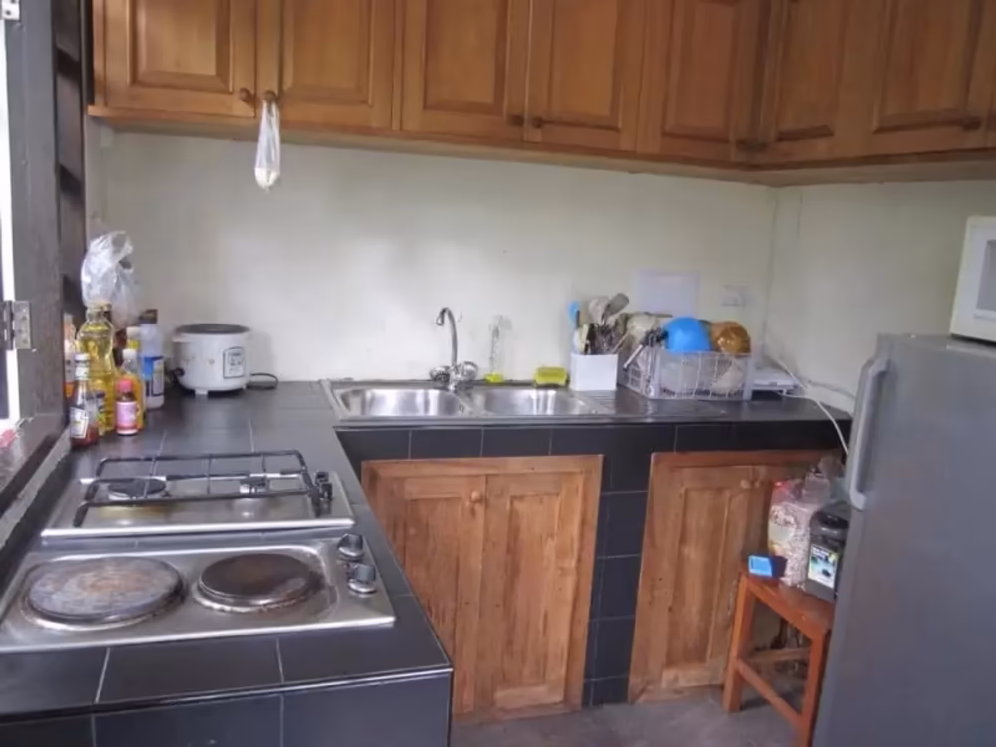 7 Bedroom House - Image 2