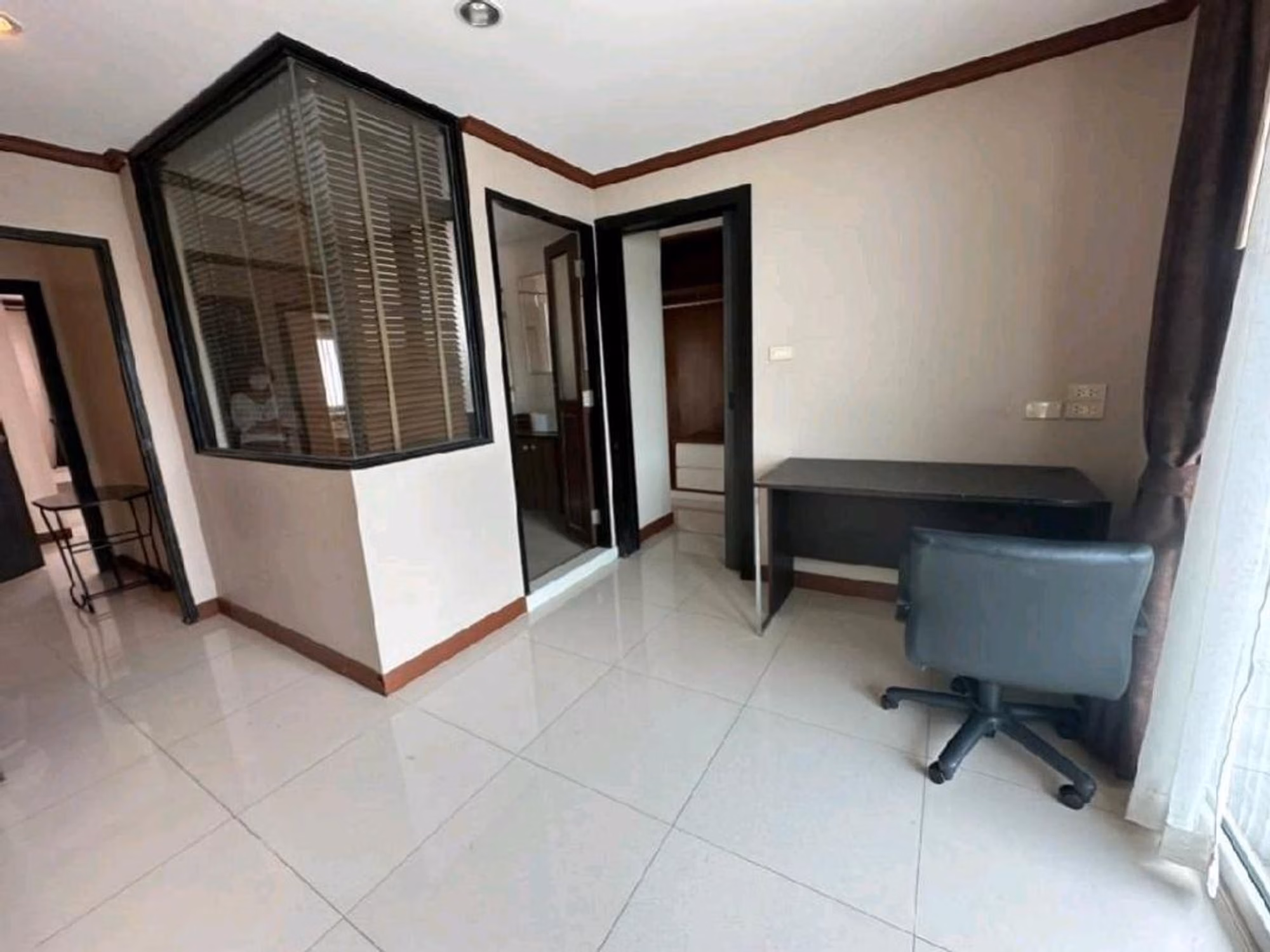27 Bed Commercial for Rent in Watthana - Image 14
