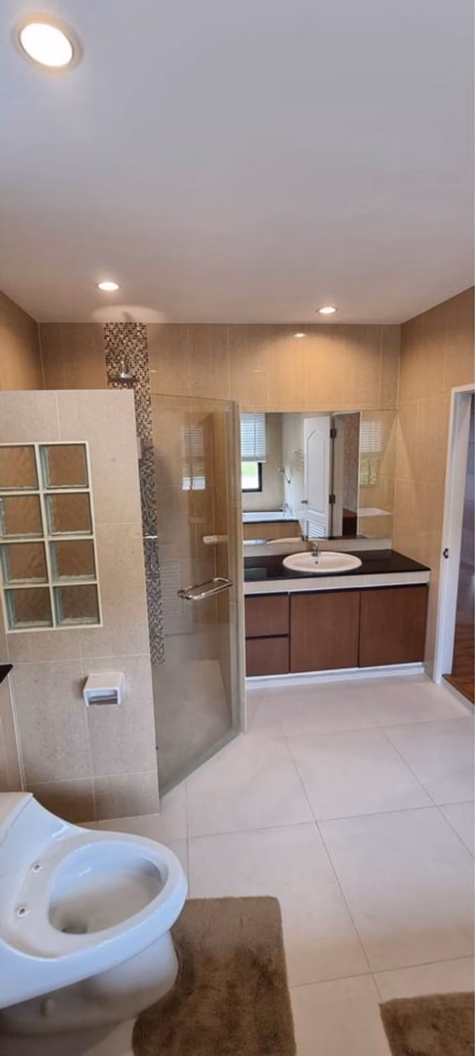4 Bed House for Rent in Hang Dong - Image 5